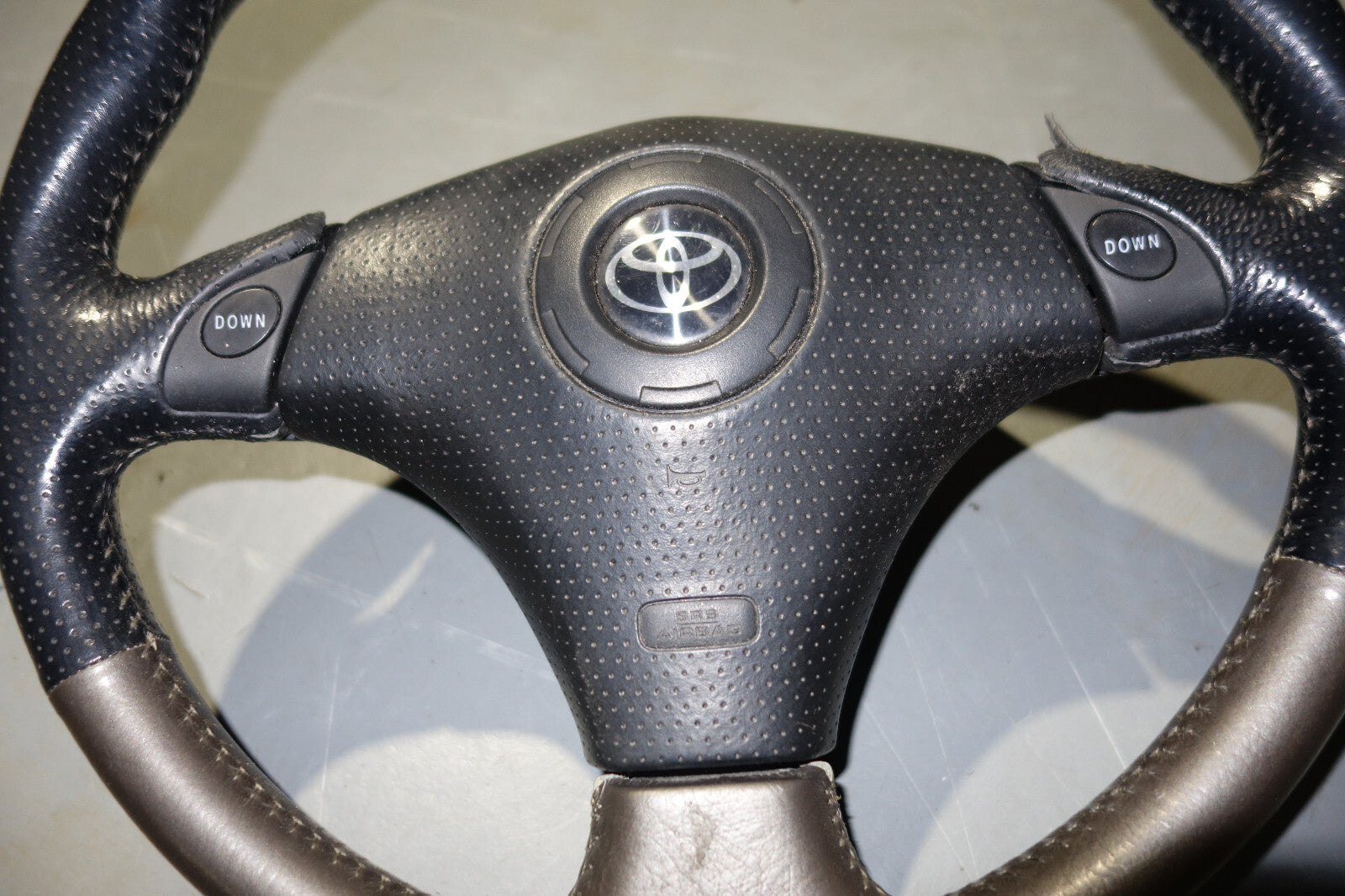JDM Toyota Celica Steering Wheel & hub ZZT231 ZZT230 2001-2005