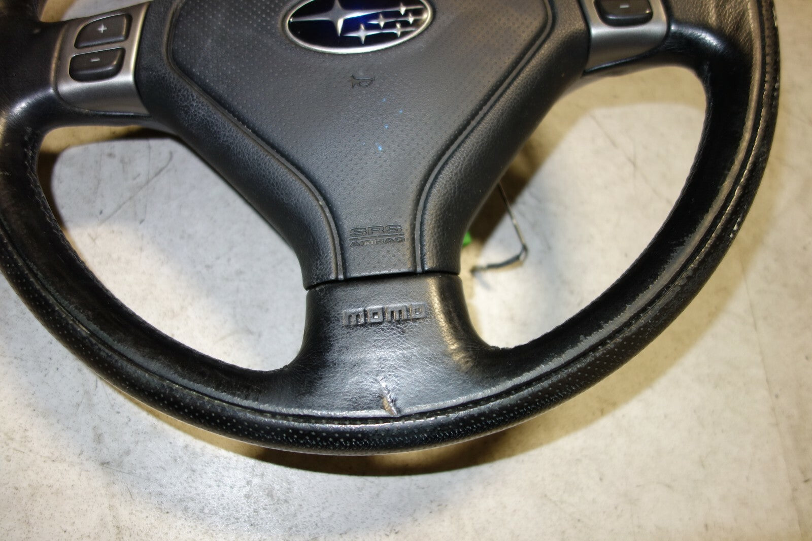 JDM 2003-2008 SUBARU FORESTER SG5 SG9 MOMO STEERING WHEEL & HUB 2003-2008