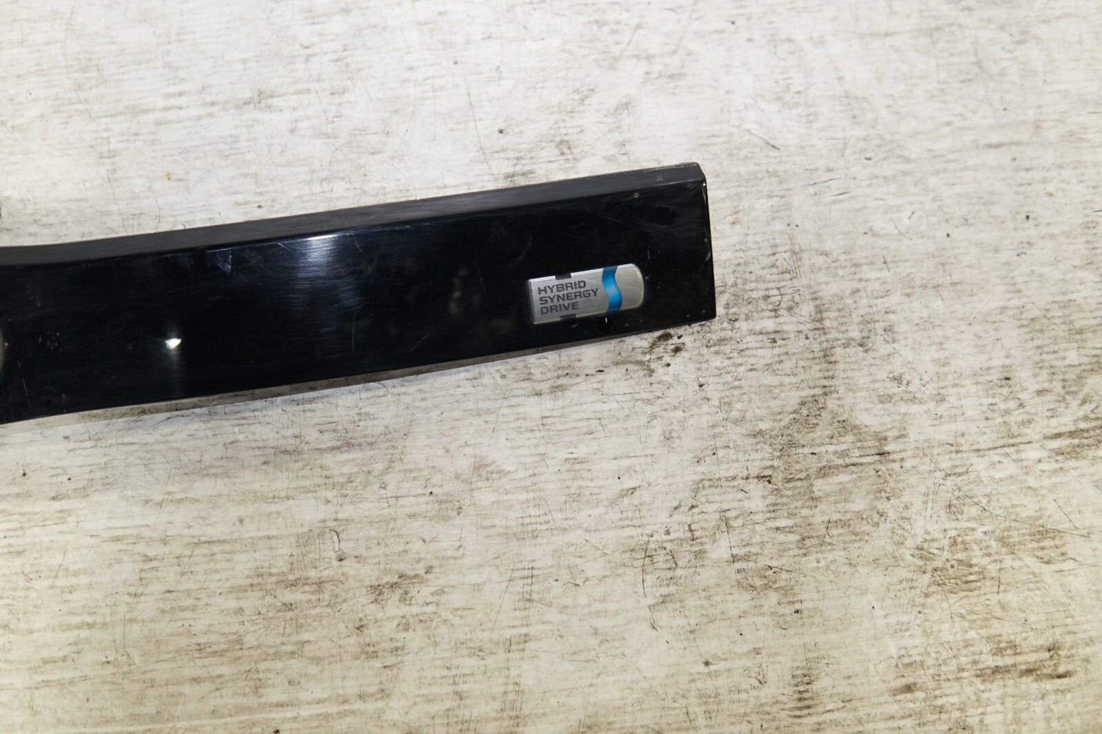 JDM Toyota Prius Rear CENTER GARNISH ZVW30 2010-2011-2012-2013-2014-2015 MF-363