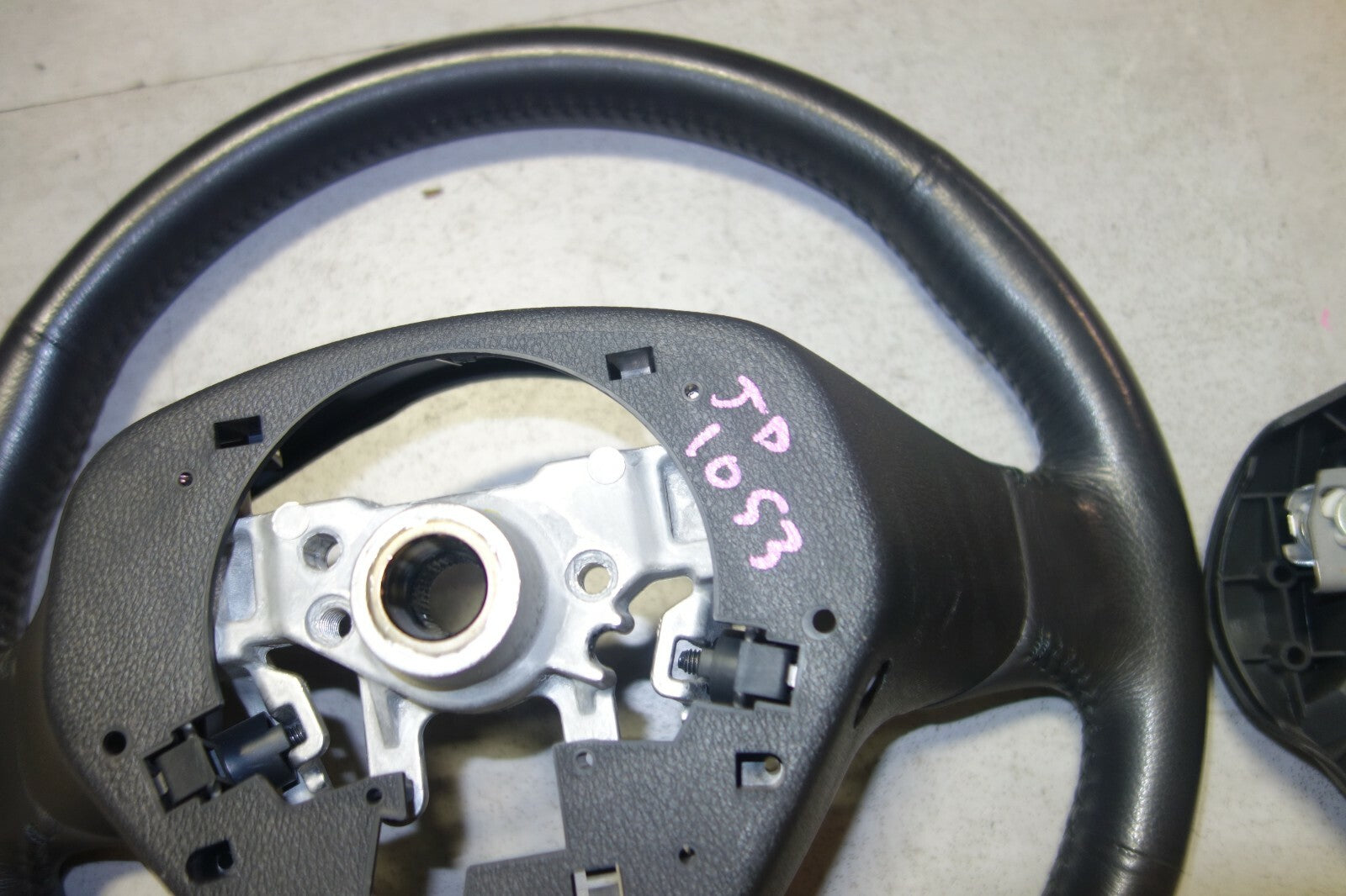 JDM 2005-2009 SUBARU LEGACY & OUTBACK MOMO STEERING WHEEL & HUB 05-2009 JD-1053