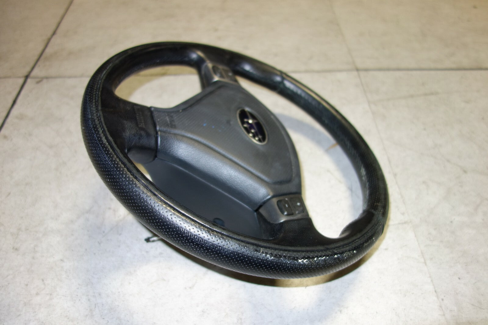 JDM 2003-2008 SUBARU FORESTER SG5 SG9 MOMO STEERING WHEEL & HUB 2003-2008