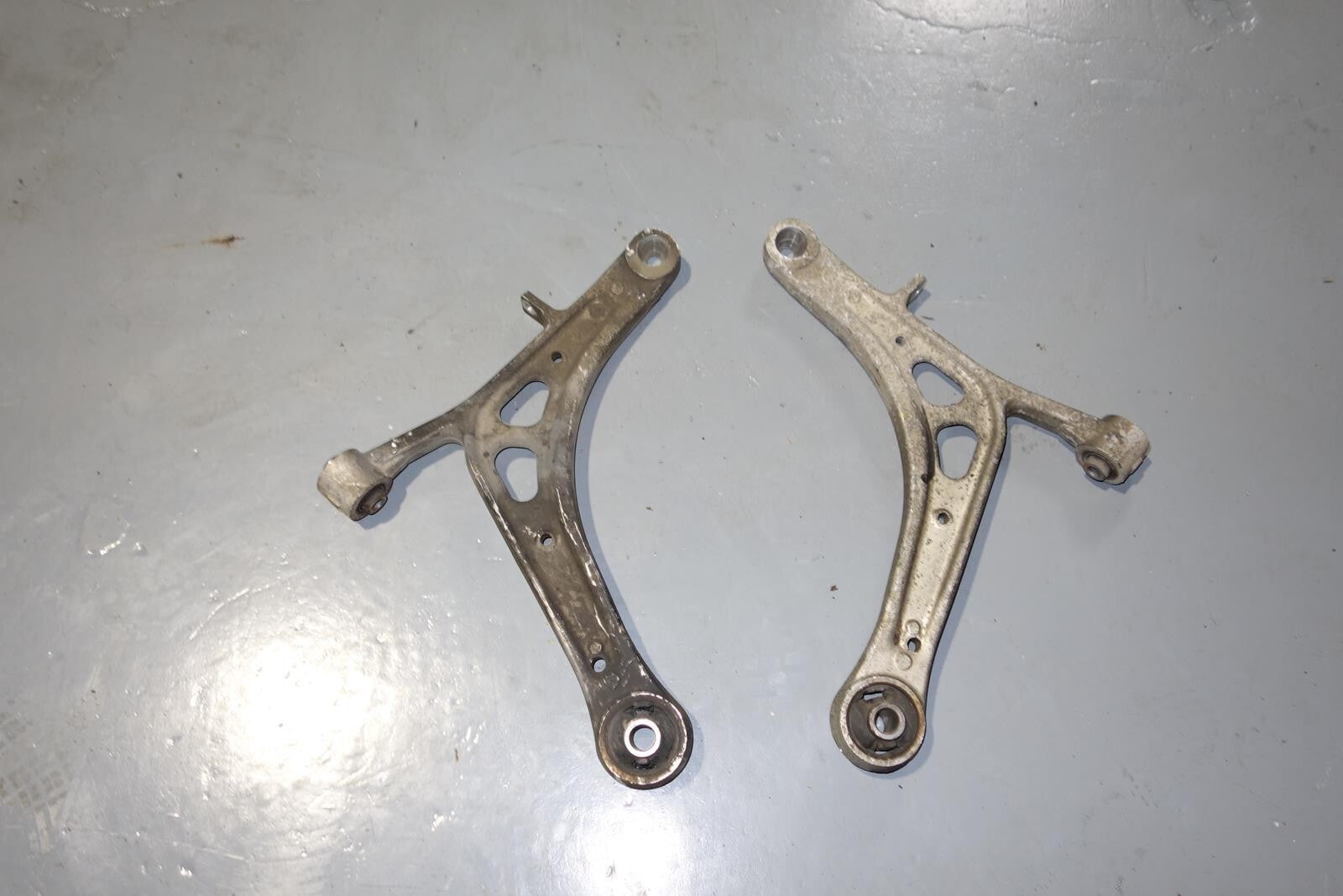 JDM SUBARU LEGACY OUTBACK OEM SPEC-B ALUMINUM FRONT LOWER CONTROL ARM 2005-2009