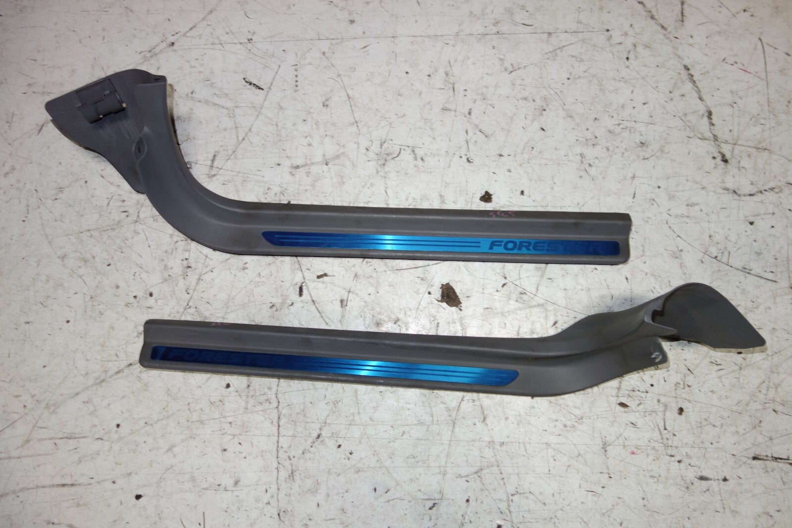 JDM SUBARU FORESTER OEM FRONT DOOR SILLS SCUFF PLATES STEPS SILL 2003-2008