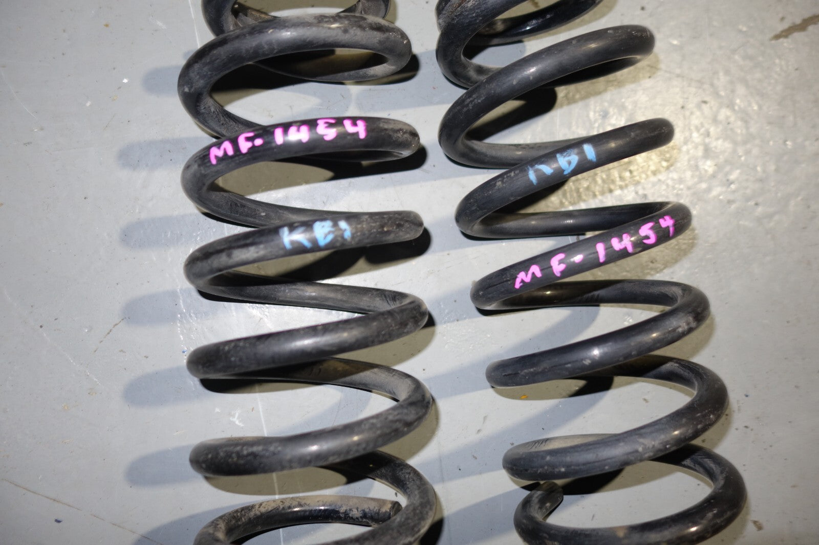 JDM 2005-2008 ACURA RL KB1 OEM REAR SPRINGS Fits : RL HONDA LEGEND JAPAN
