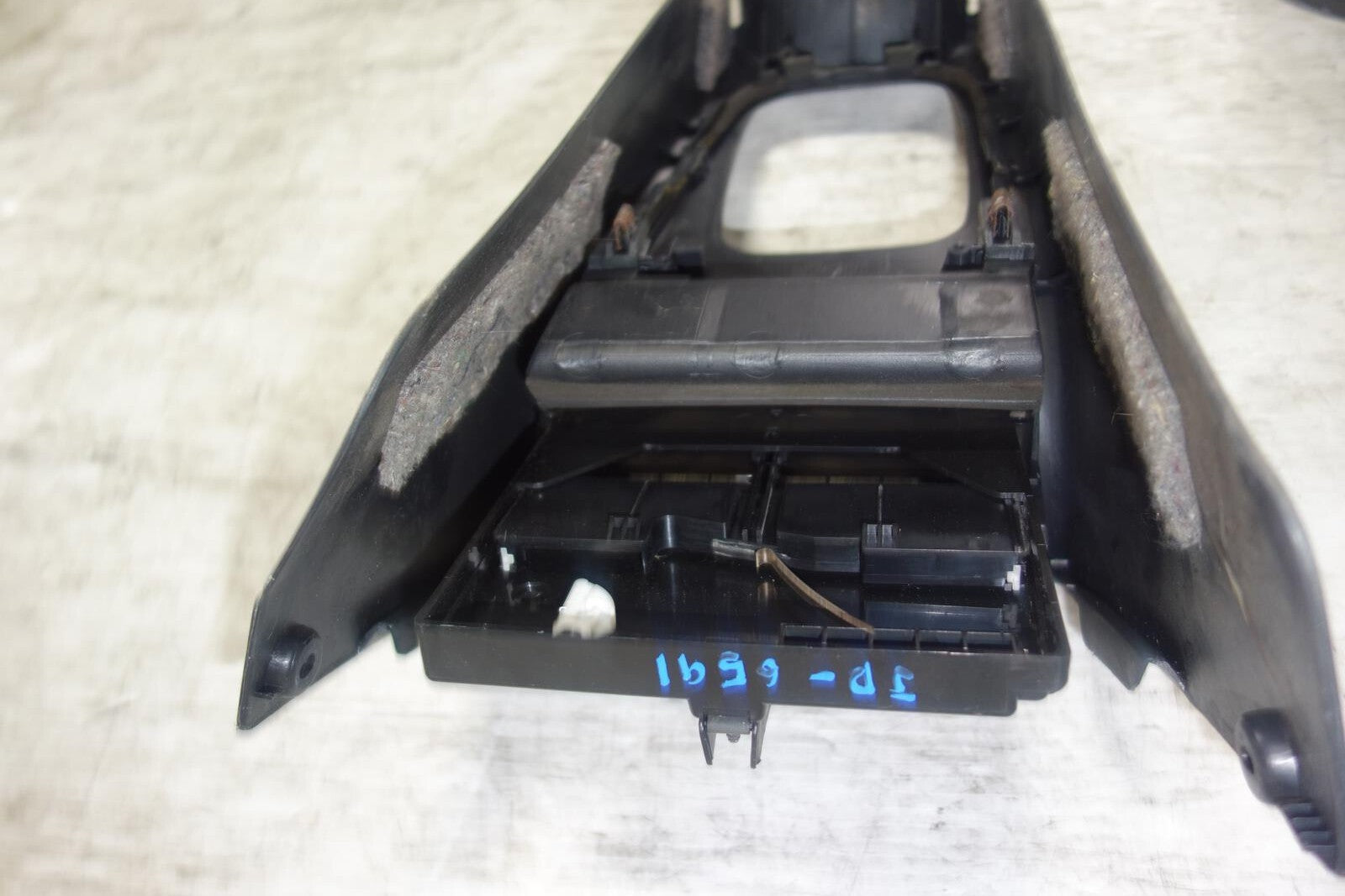JDM Acura Integra Arm Rest Center Shifter Console Cup Holder Ash Tray 1994-2001