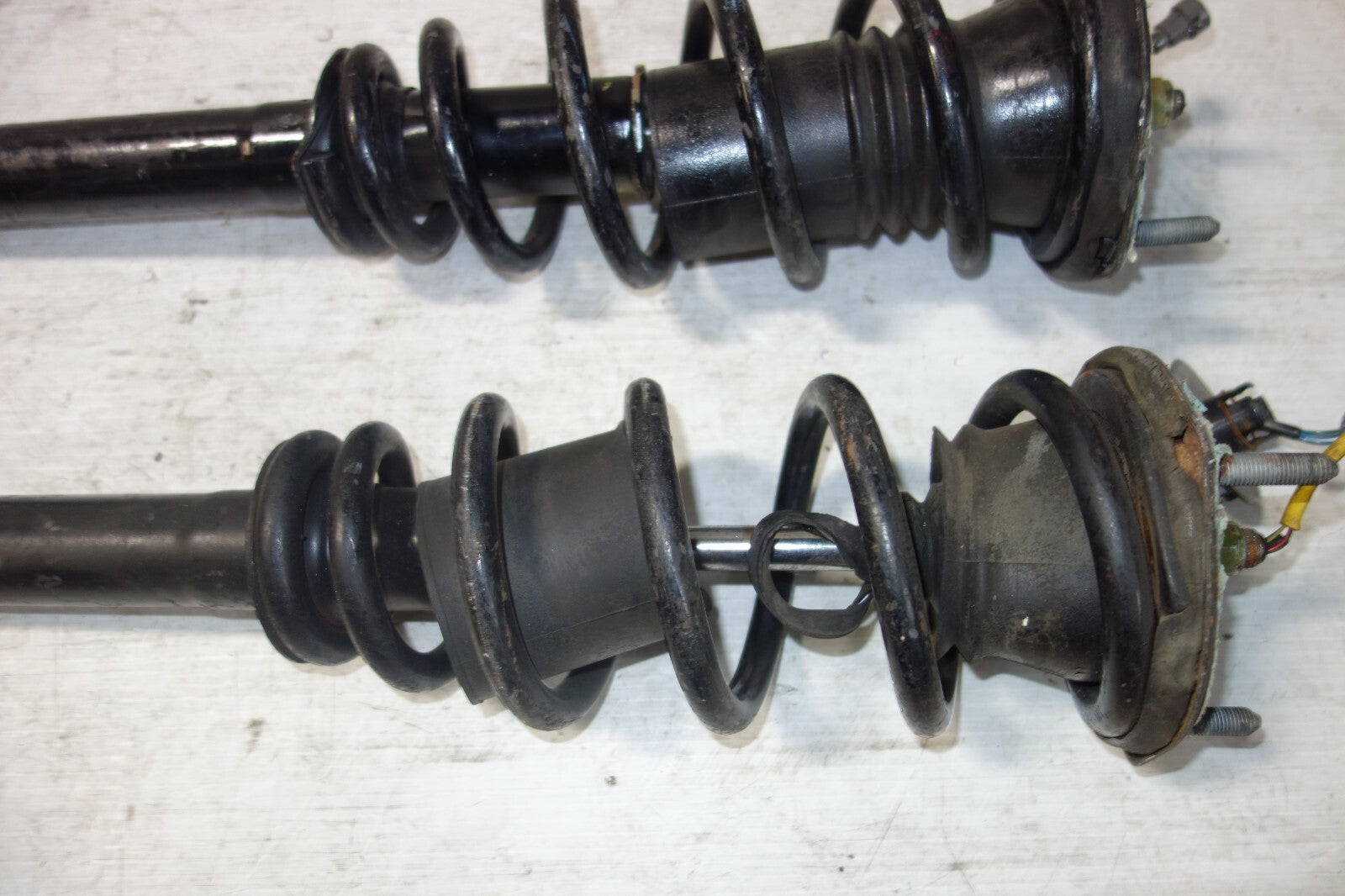 JDM Lexus GS300 / Aristo Front Shocks Struts Springs JZS147 OEM 1991-1997