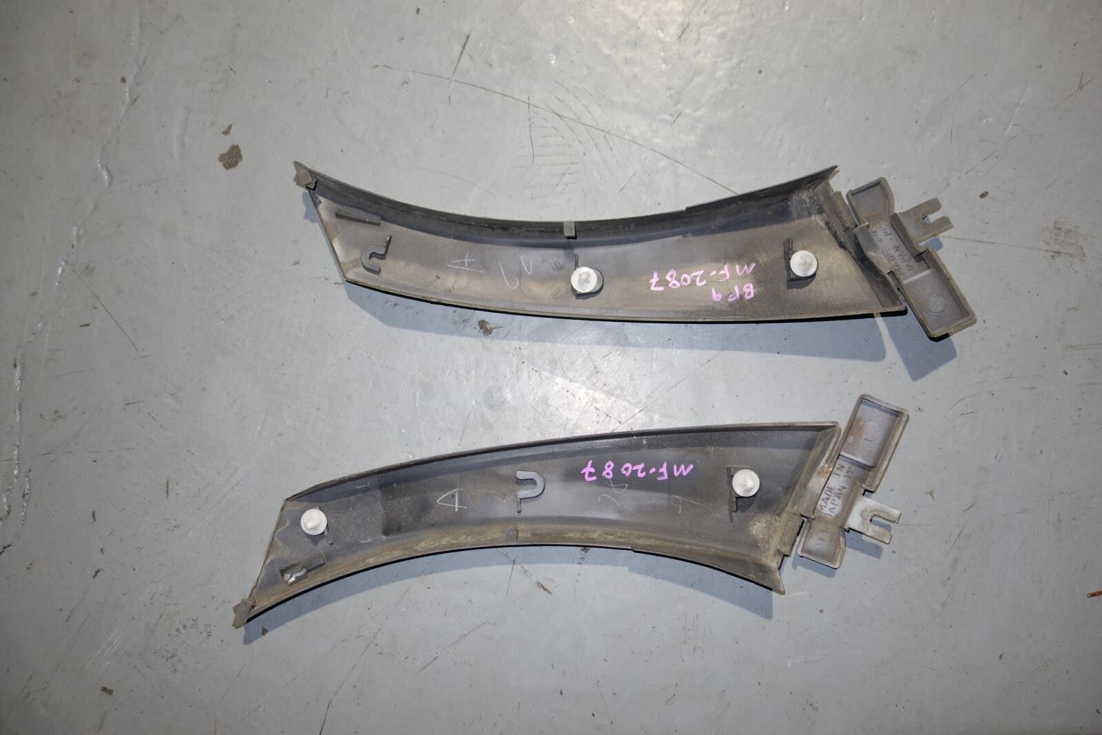 JDM 2005-2009 SUBARU LEGACY OEM QUARTER PANEL TRIM MOULDING PAIR MF-2087