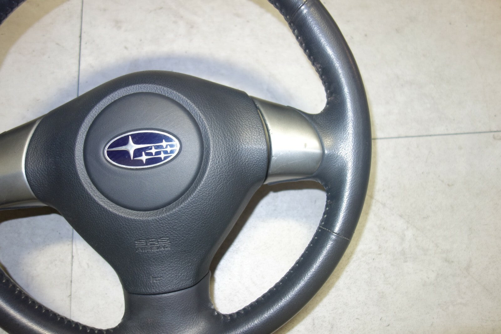 JDM 2005-2009 SUBARU LEGACY & OUTBACK MOMO STEERING WHEEL & HUB 05-2009 JD-1006