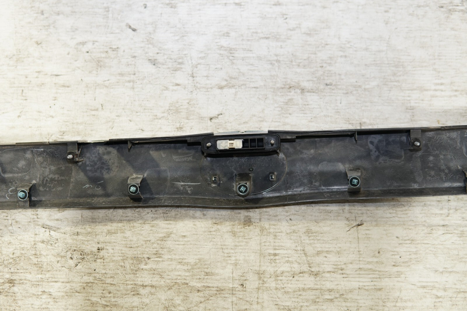 JDM TOYOTA PRIUS OEM REAR GARNISH CENTER ZVW30 2010-2011-2012-2013-2014-2015