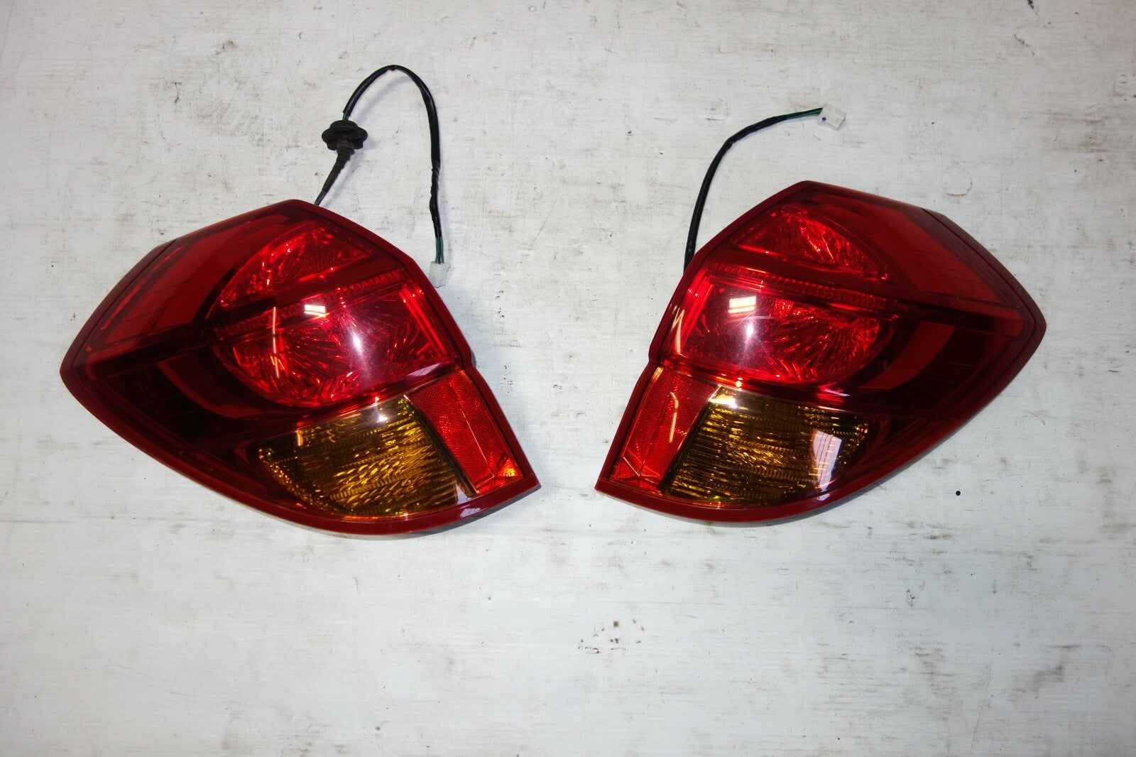 JDM SUBARU LEGACY OUTBACK USED RED AMBER TAIL LIGHTS TAIL LAMPS 2005-2009