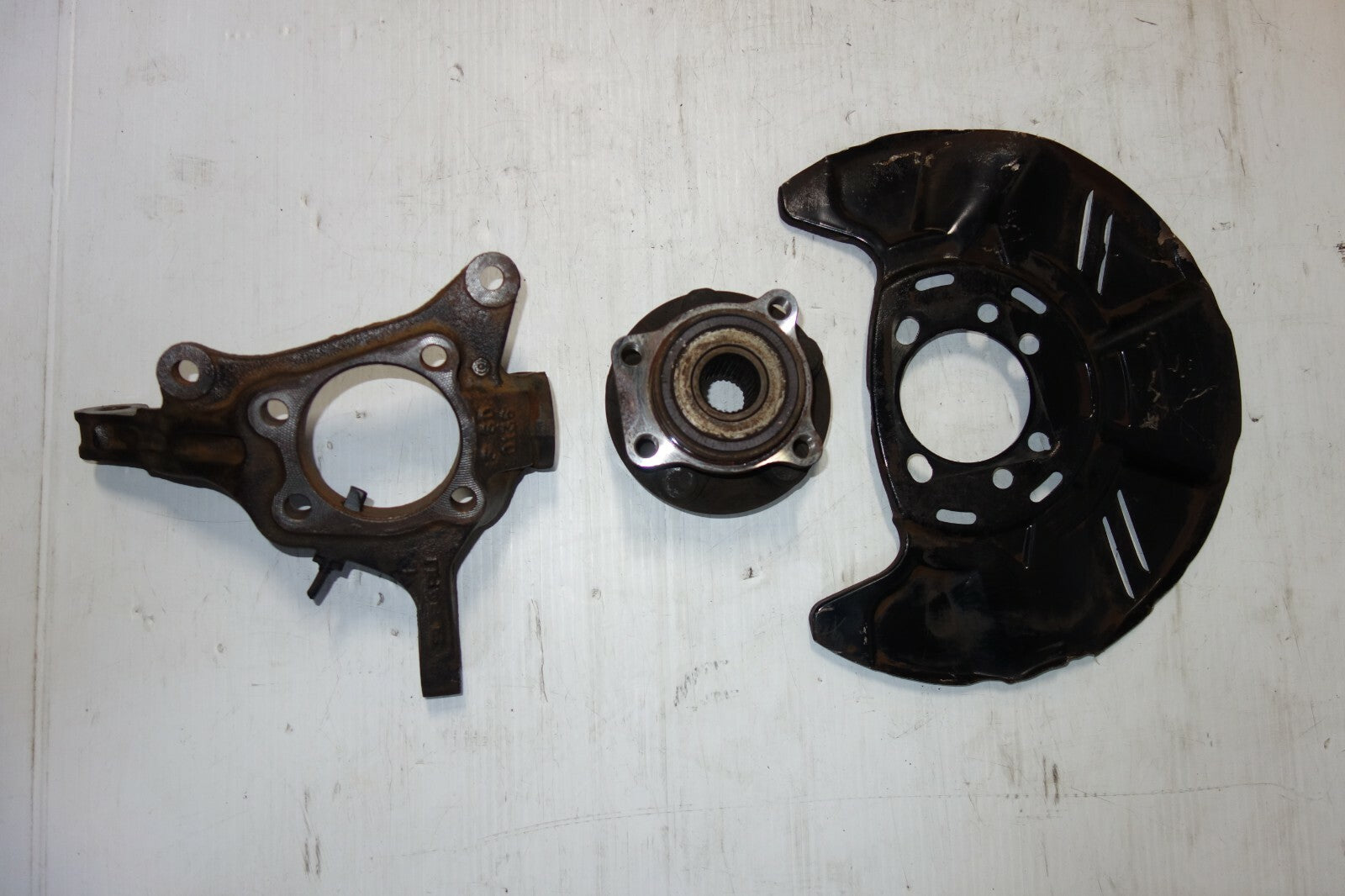JDM SUBARU IMPREZA WRX FRONT SPINDLE HUB KNUCKLE SUSPENSION LEFT SIDE 2008-2014