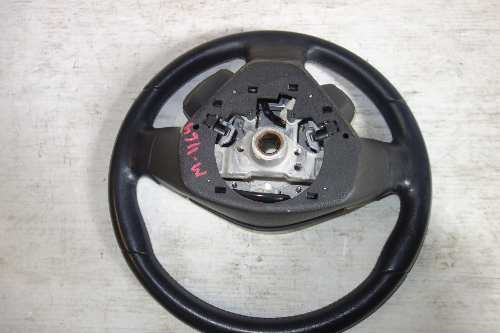 JDM 2005-2009 SUBARU LEGACY & OUTBACK MOMO STEERING WHEEL & HUB 05-2009 M-1164