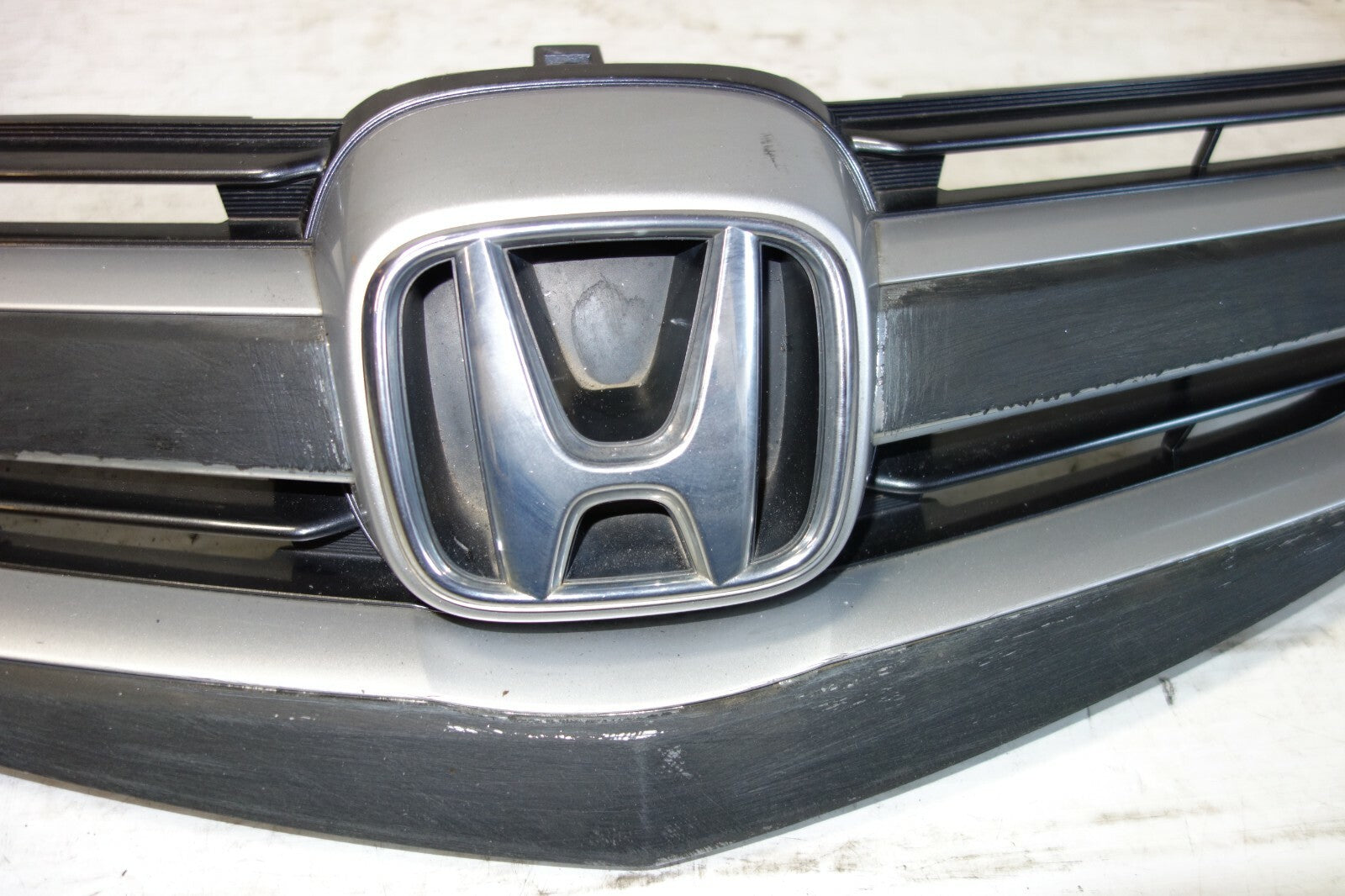 JDM 2005-2008 GENUINE ACURA RL OEM FRONT GRILLE KB1 GRILL Fits: ACURA RL KB1