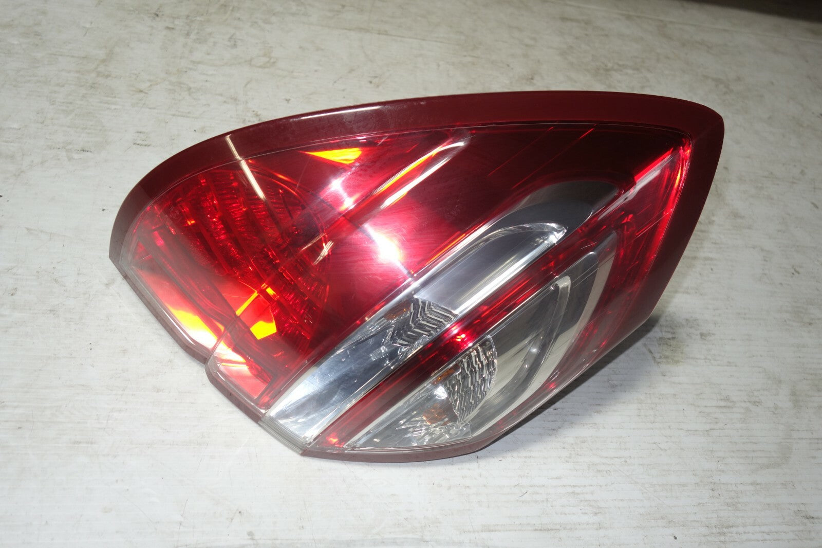 JDM 2005-2009 SUBARU LEGACY OUTBACK KOUKI OEM LEFT SIDE TAIL LIGHT TAIL LAMP