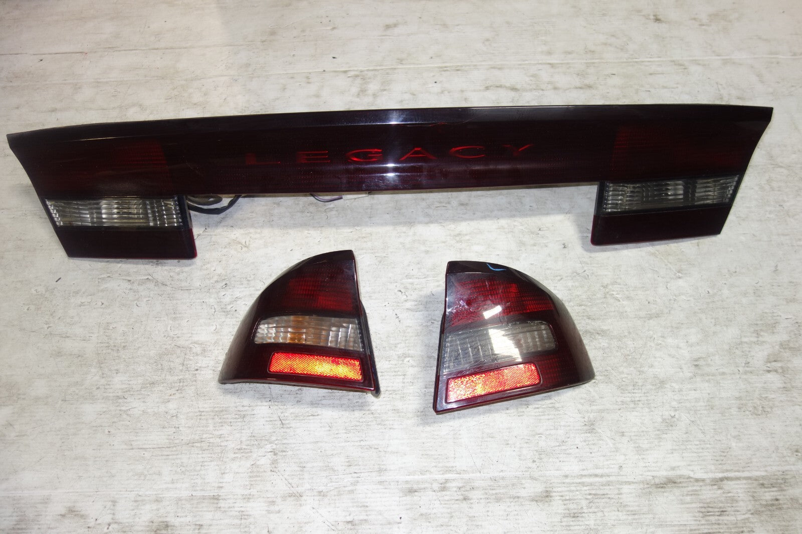 JDM Subaru Legacy Sedan Taillights BE5 Left & Right 2000-2004 Garnish