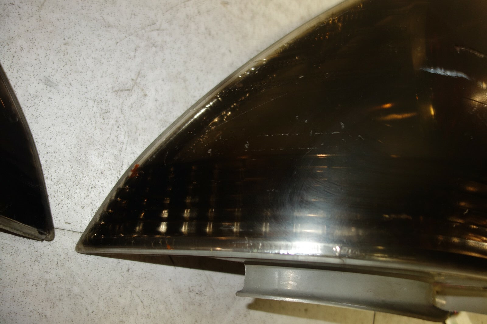JDM 2001-2005 LEXUS IS300 TAIL LIGHTS TOYOTA ALTEZZA SXE10 TAIL LAMP