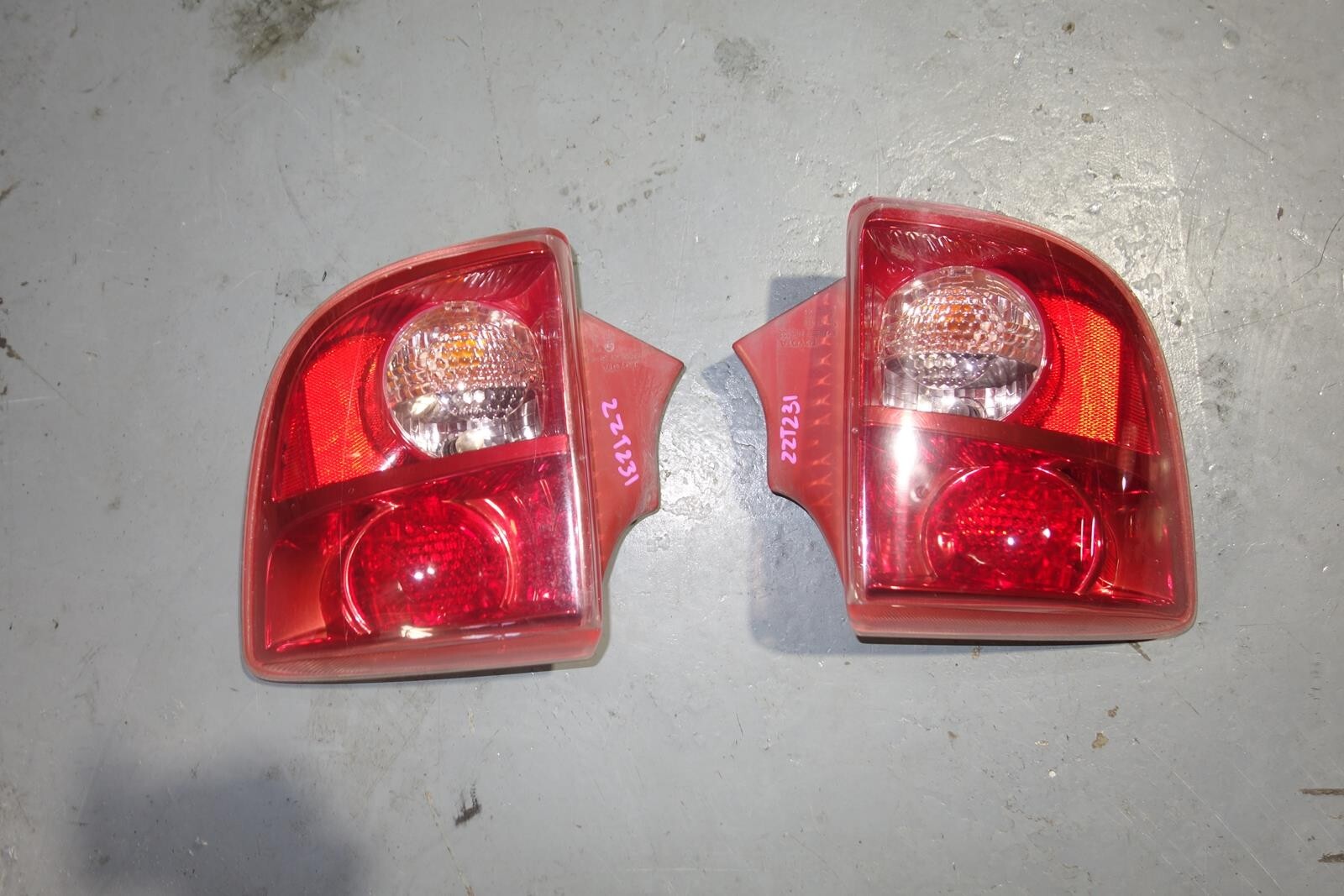 JDM 2000-2005 TOYOTA CELICA OEM TAIL LIGHTS LH LR TAIL LAMPS 2000-2005 MF-1678