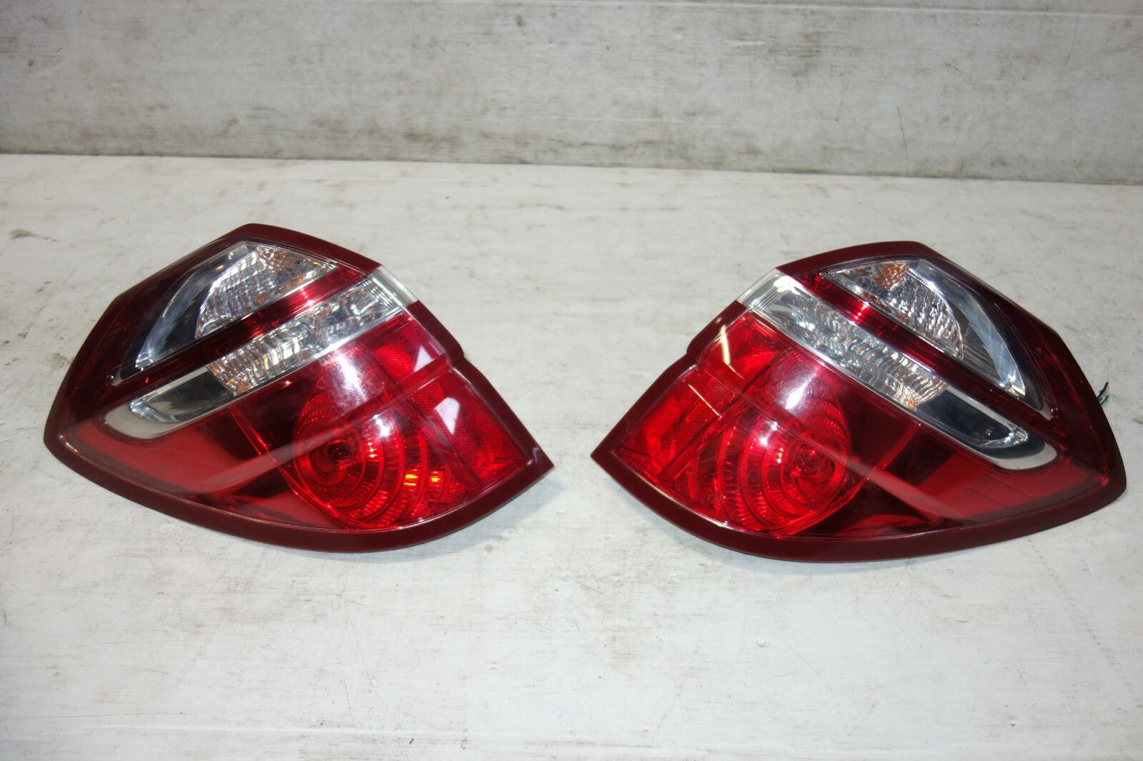 JDM SUBARU LEGACY OUTBACK KOUKI OEM USED TAIL LIGHTS TAIL LAMPS 2005-2009