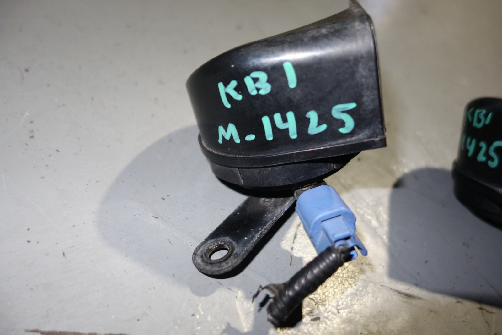 JDM 2005-2008 ACURA RL KB1 OEM HORN LEFT / RIGHT JAPAN HONDA LEGEND