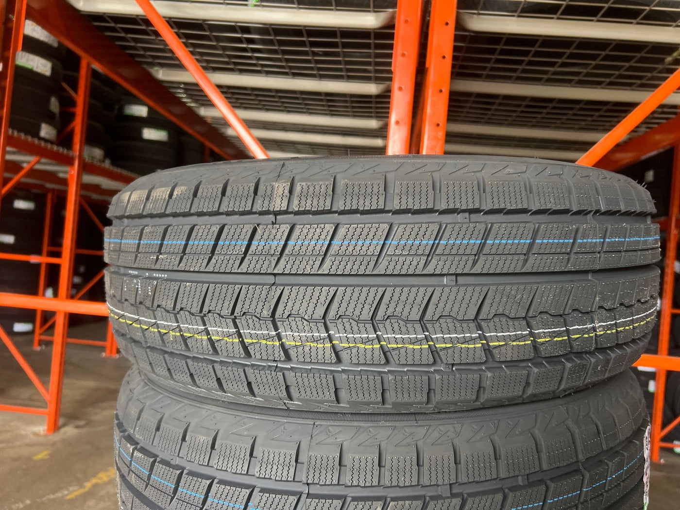 215/55R17 GRENLANDER GL868 WINTER