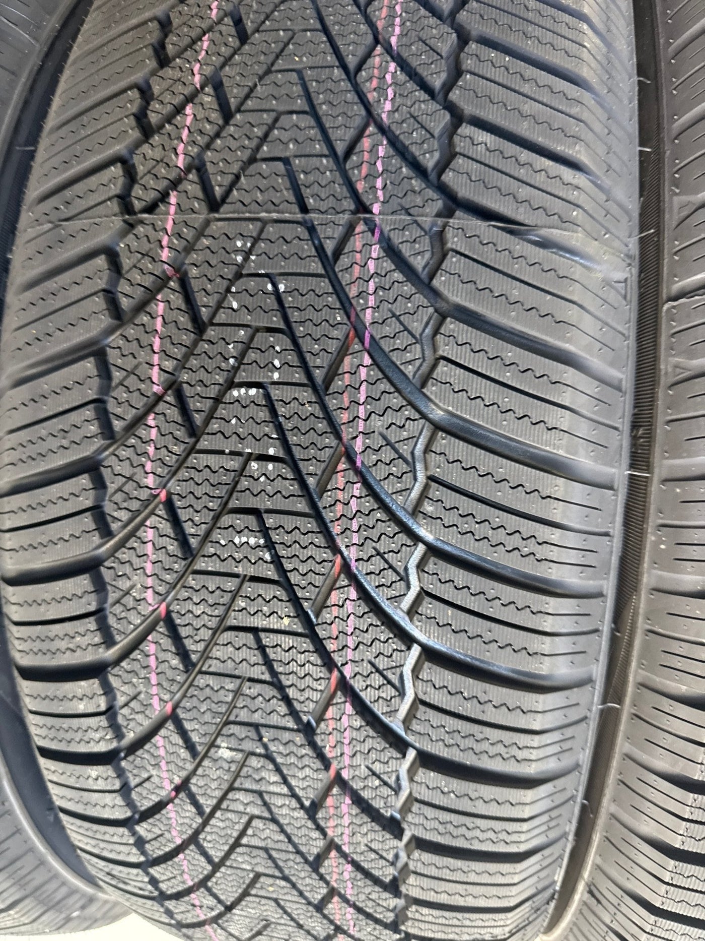 235/55R19 GRENLANDER ICEHAWKE I WINTER