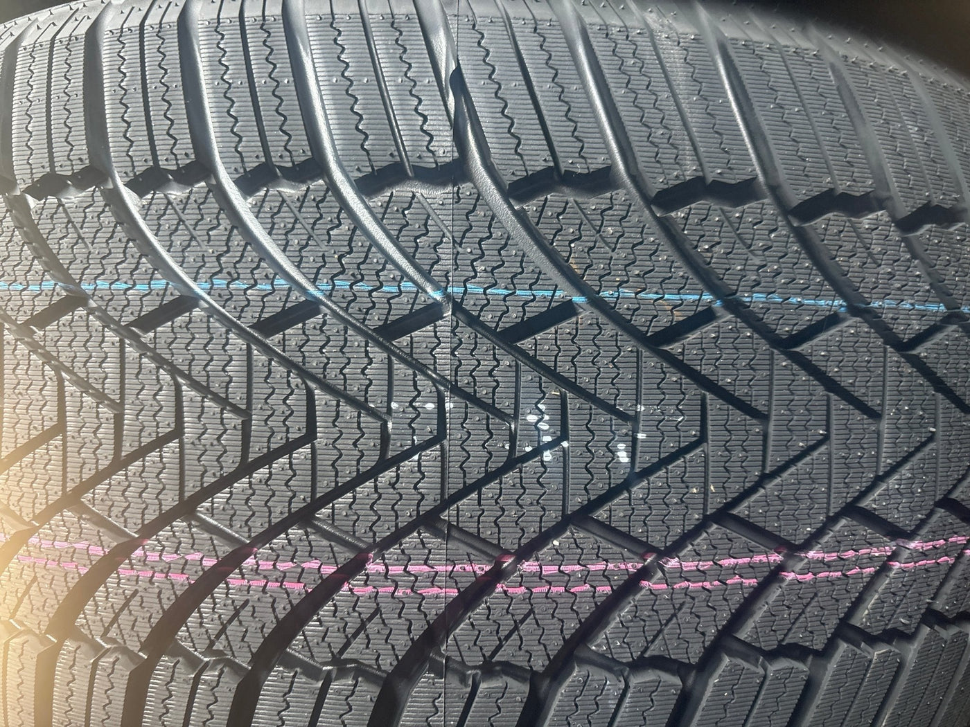 245/40R17 GRENLANDER ICEHAWKE I WINTER