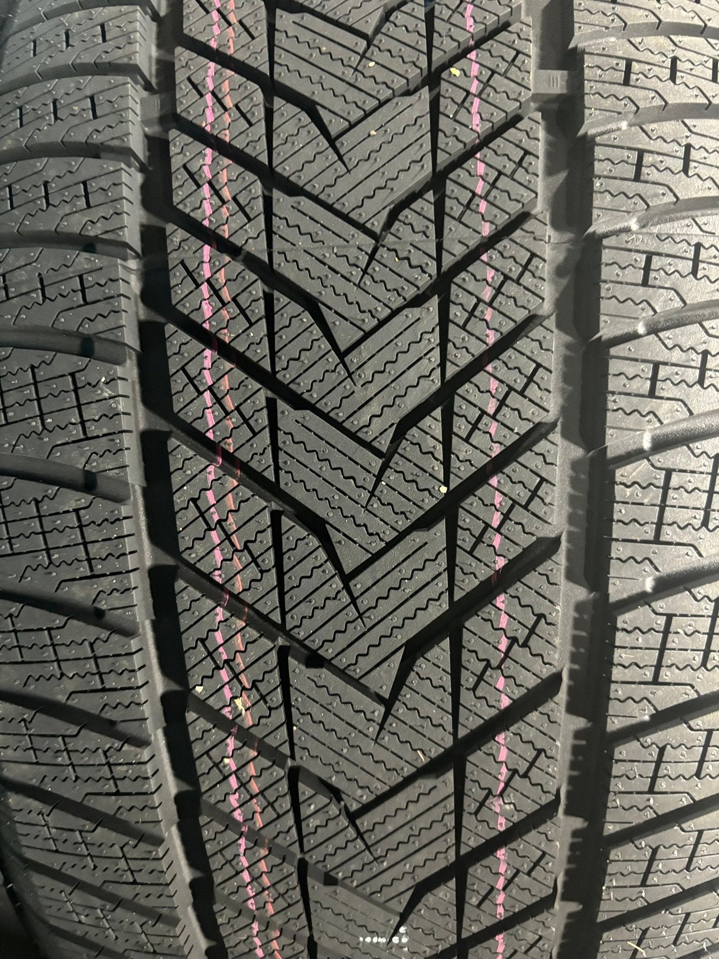 275/40R21 GRENLANDER ICEHAWKE II WINTER