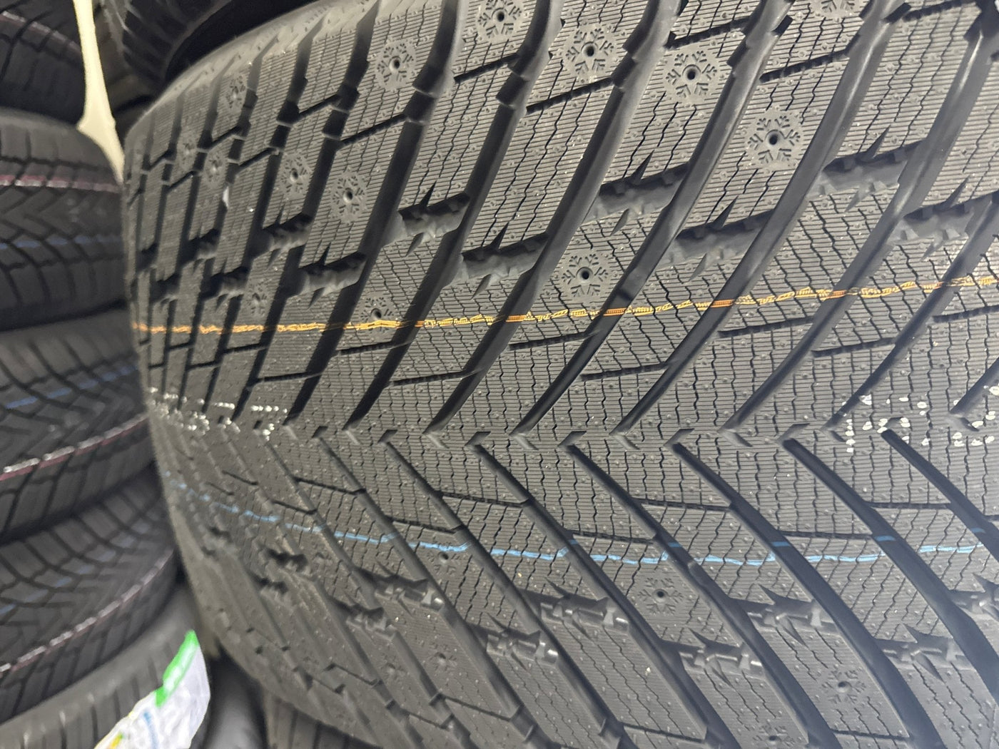 325/35R22 GRENLANDER ICEDEFENSOR STUD II WINTER