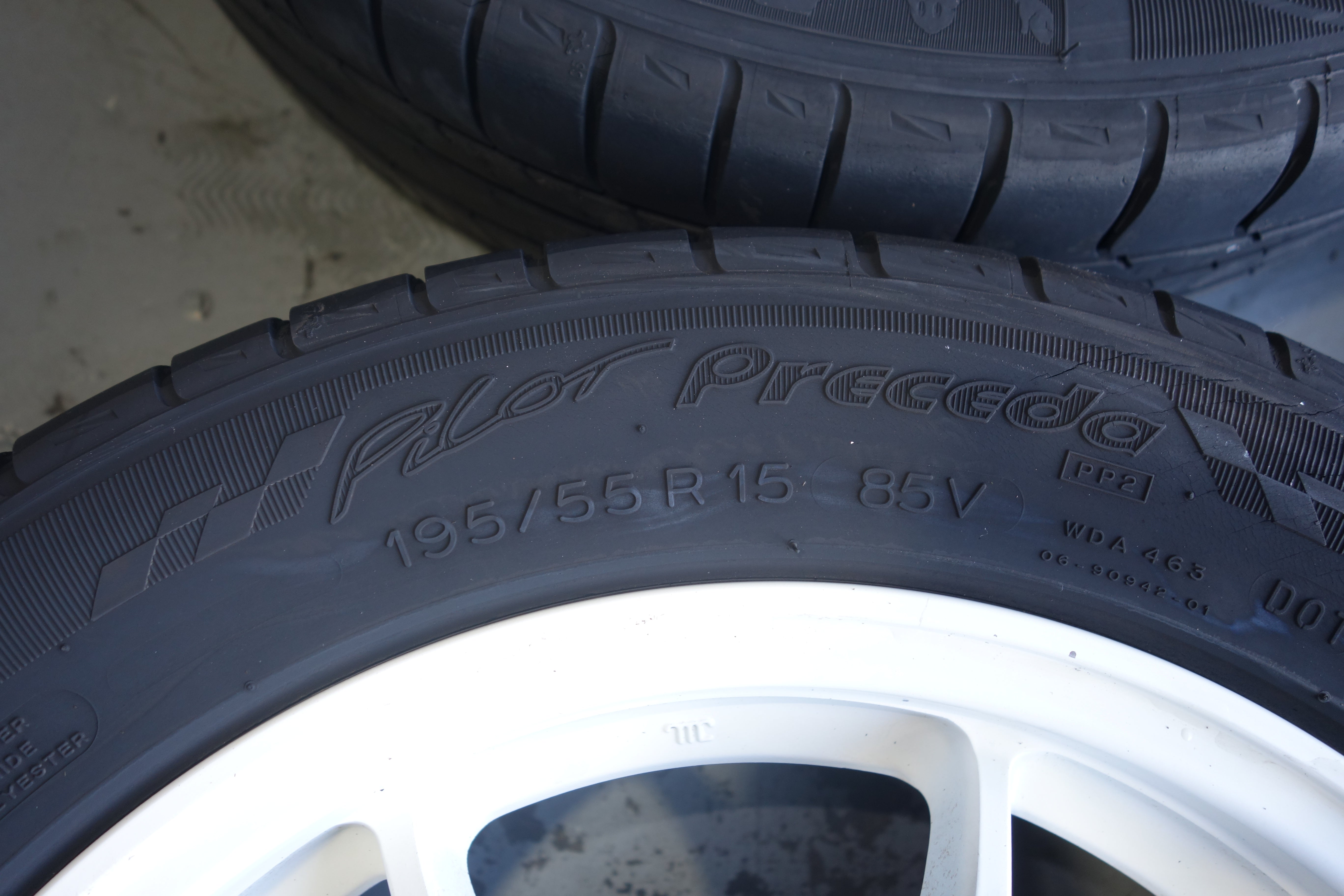JDM Honda Integra Type R DC2 96–97 Spec 4x114.3 15x6 +50 White OEM Lightweight Wheels Tires Mags with Center Caps NS-II 165/50R15