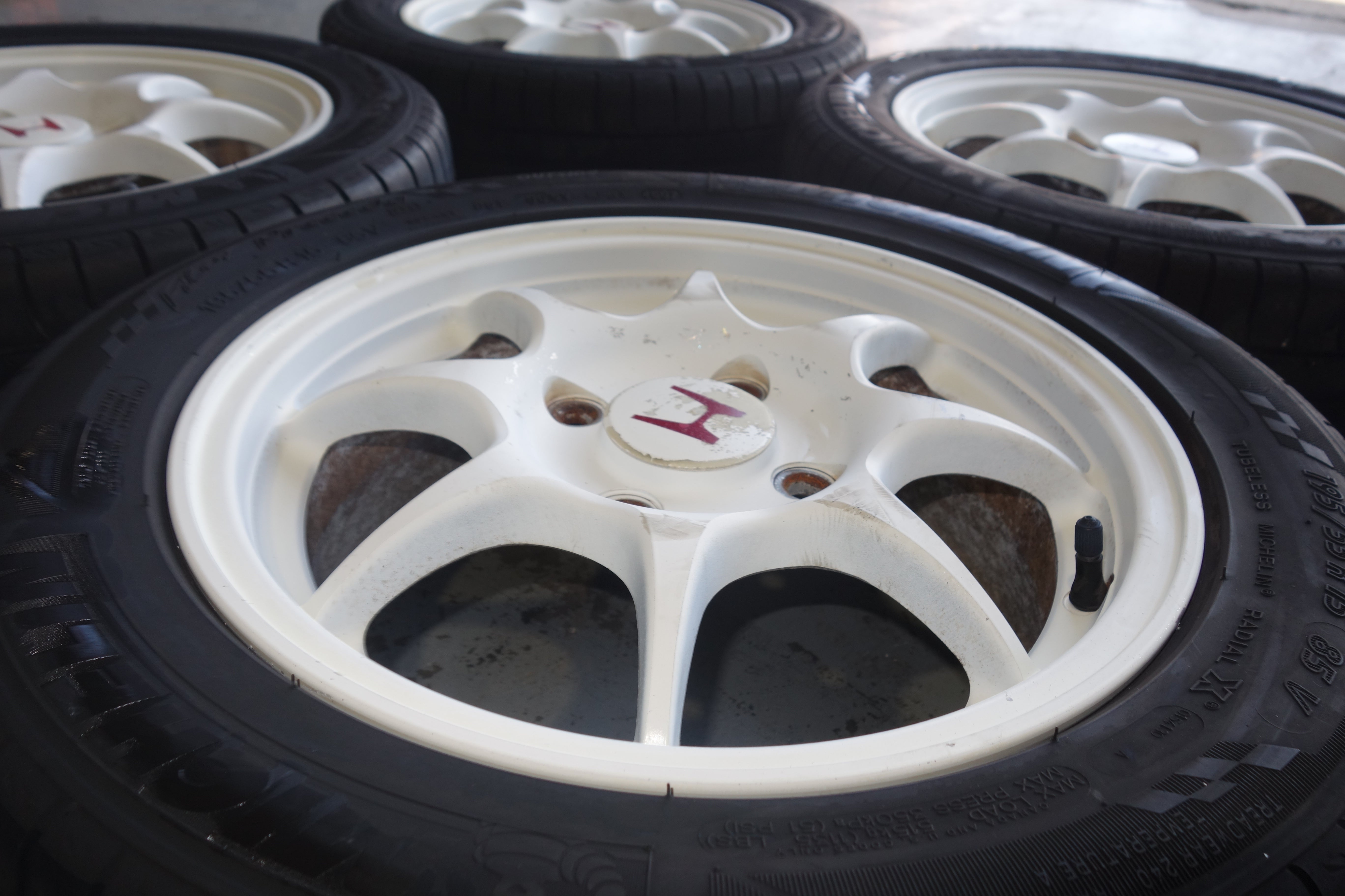JDM Honda Integra Type R DC2 96–97 Spec 4x114.3 15x6 +50 White OEM Lightweight Wheels Tires Mags with Center Caps NS-II 165/50R15