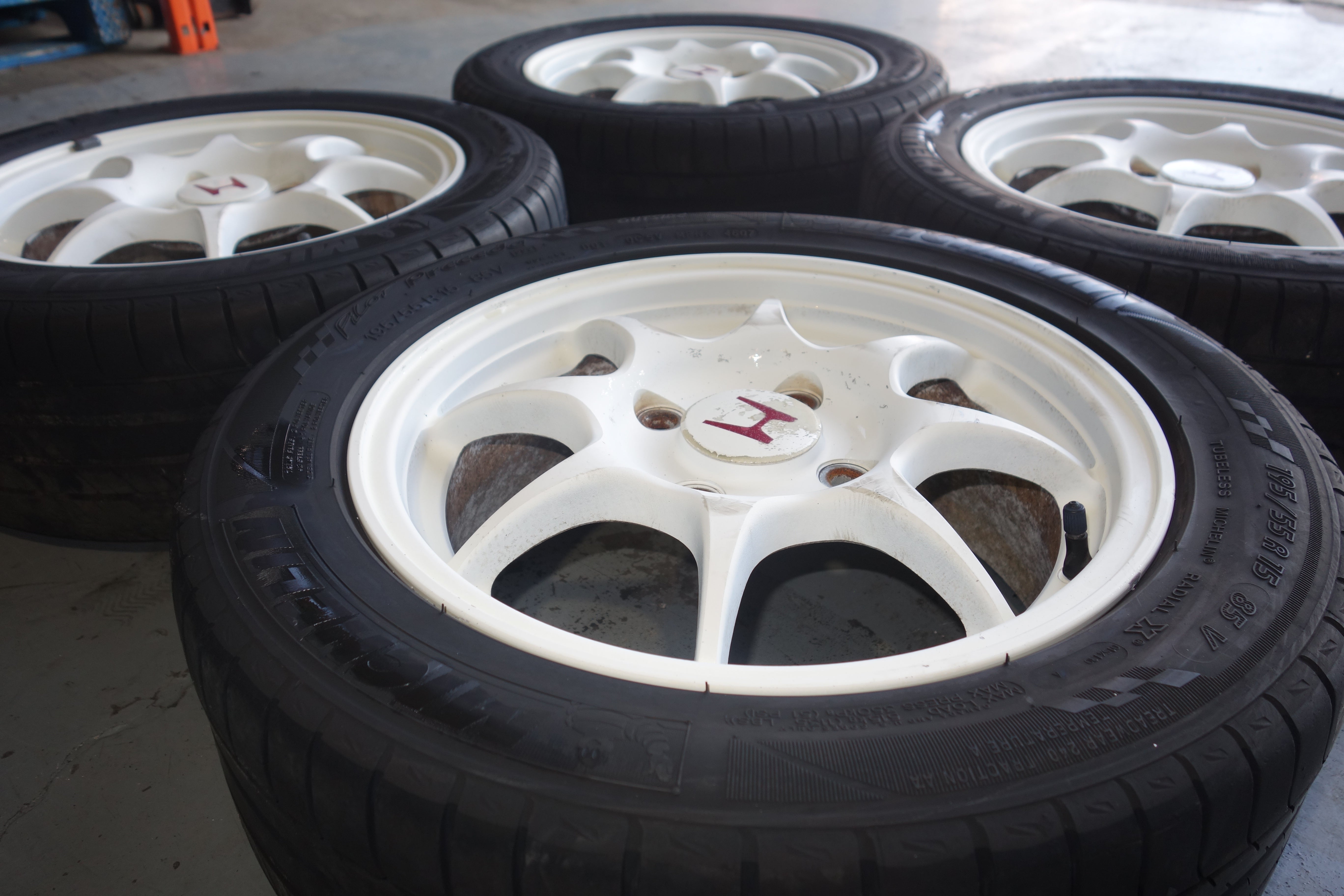 JDM Honda Integra Type R DC2 96–97 Spec 4x114.3 15x6 +50 White OEM Lightweight Wheels Tires Mags with Center Caps NS-II 165/50R15