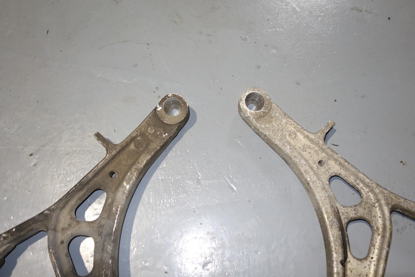 JDM SUBARU LEGACY OUTBACK OEM SPEC-B ALUMINUM FRONT LOWER CONTROL ARM 2005-2009