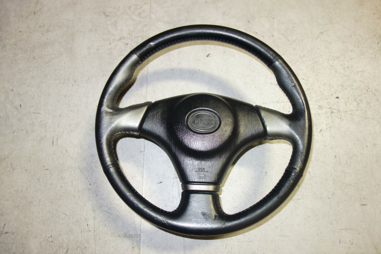 JDM 2001-2005 LEXUS IS300 TOYOTA ALTEZZA SXE10 STEERING WHEEL & HUB Fits:IS300