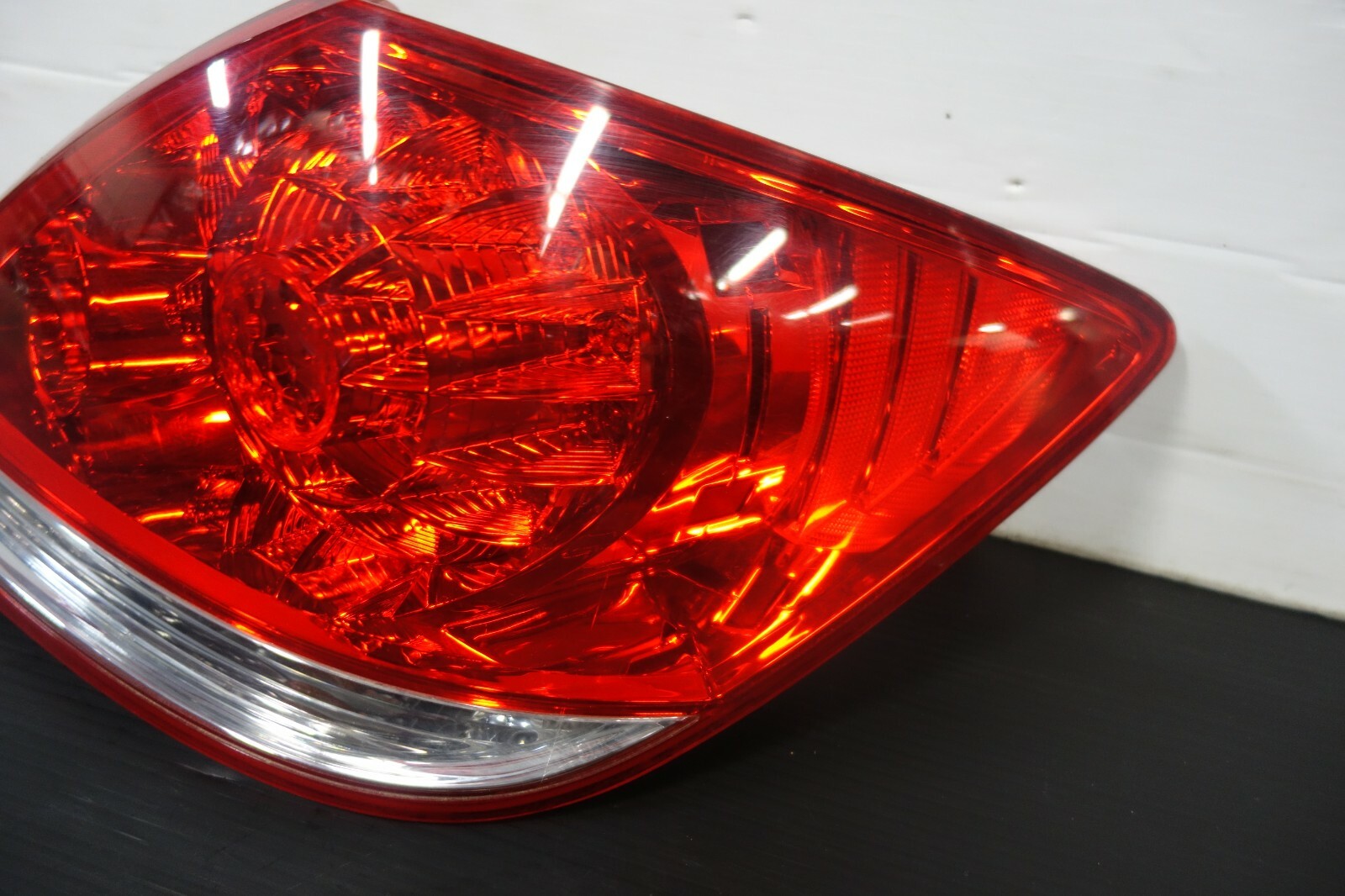 JDM Acura RL Rear Right Side Tail Light Lamp Passenger RH KB1 2005-2008 GENUINE