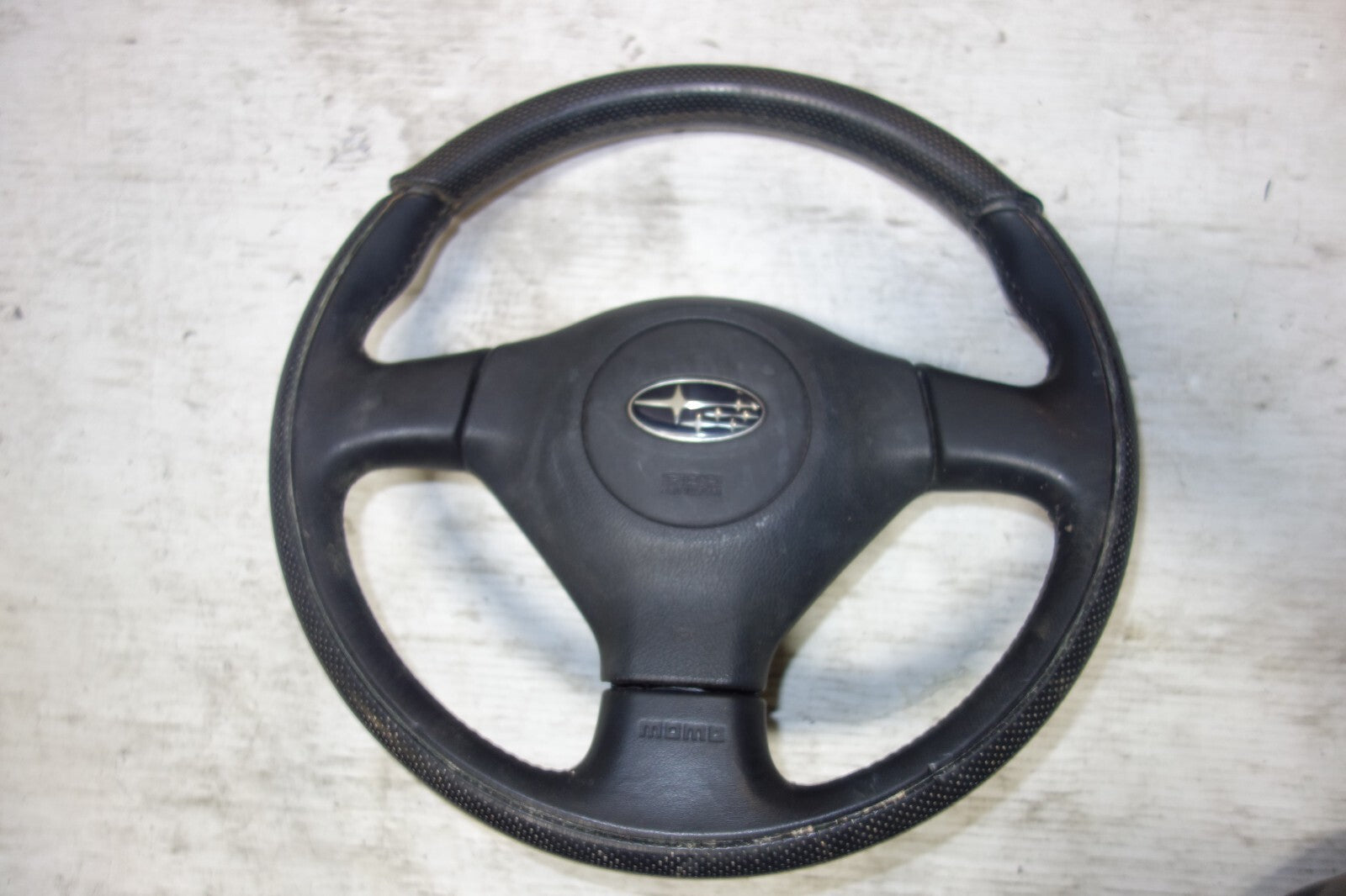 JDM 93-07 SUBARU FORESTER IMPREZA WRX GDB GGA GC8 GF8 MOMO STEERING WHEEL & HUB