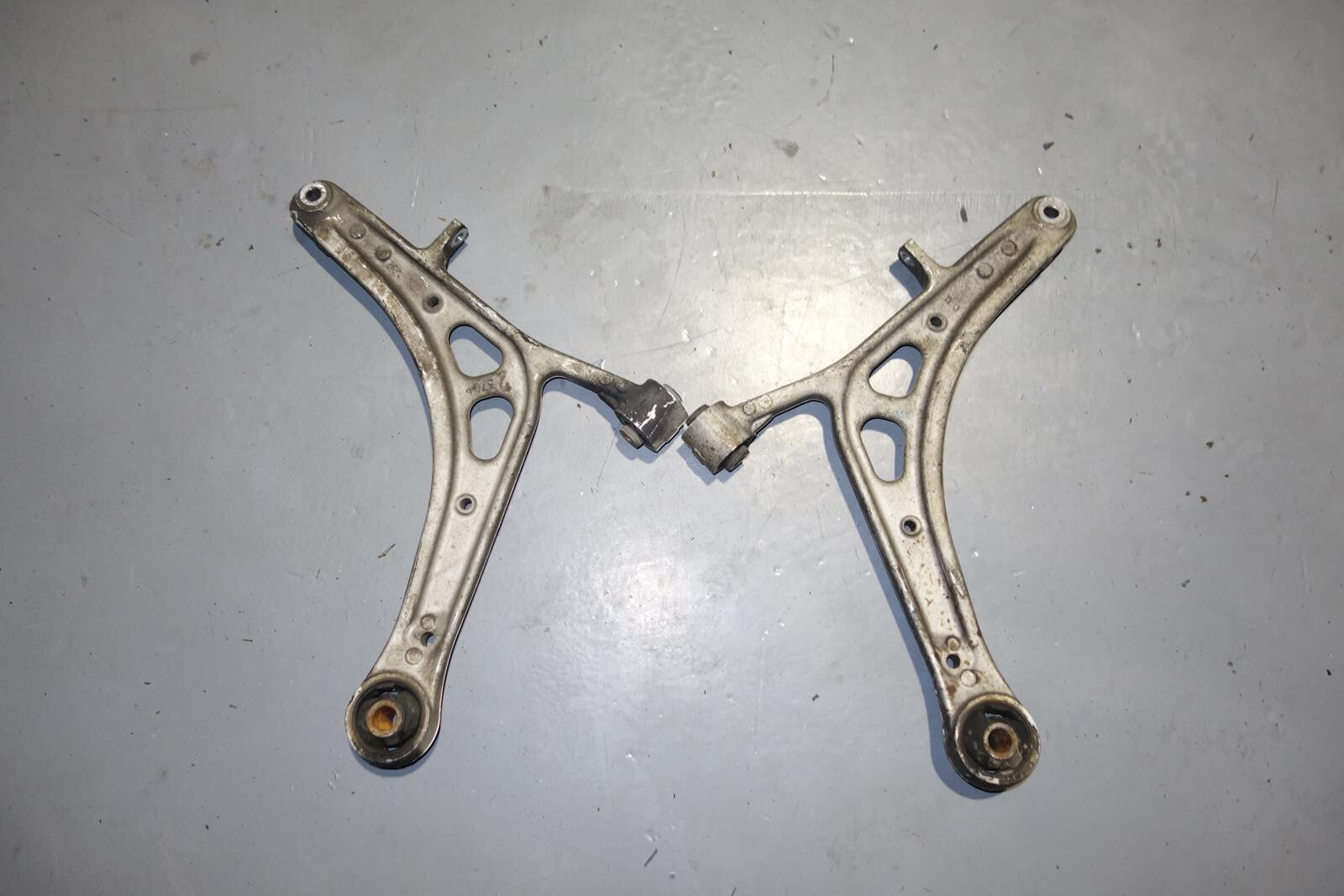 JDM SUBARU LEGACY OUTBACK OEM SPEC-B ALUMINUM FRONT LOWER CONTROL ARM 2005-2009