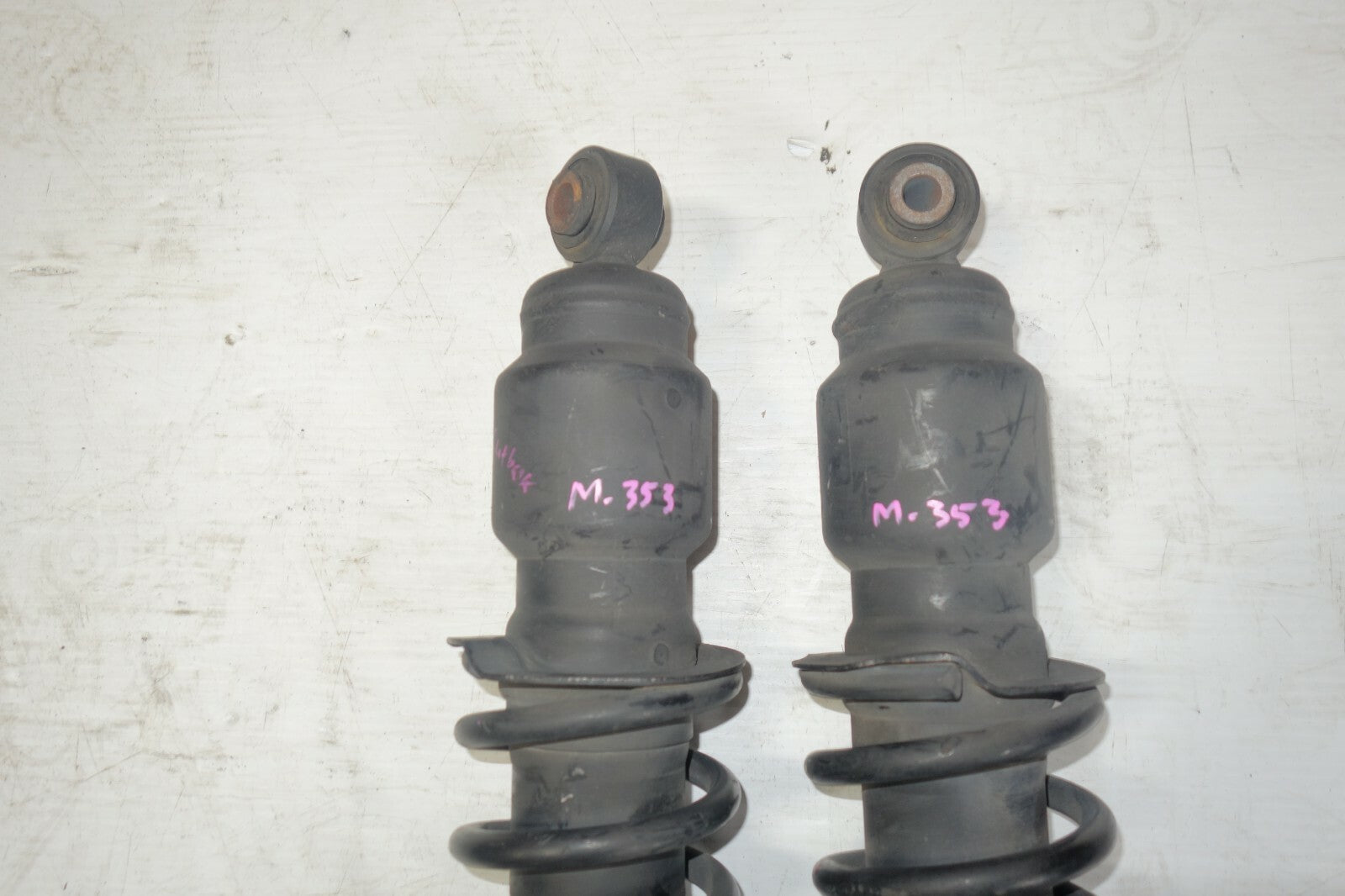 JDM 05-09 SUBARU LEGACY OUTBACK OEM KYB REAR SHOCKS STRUTS ASSEMBLY  WAGON ONLY