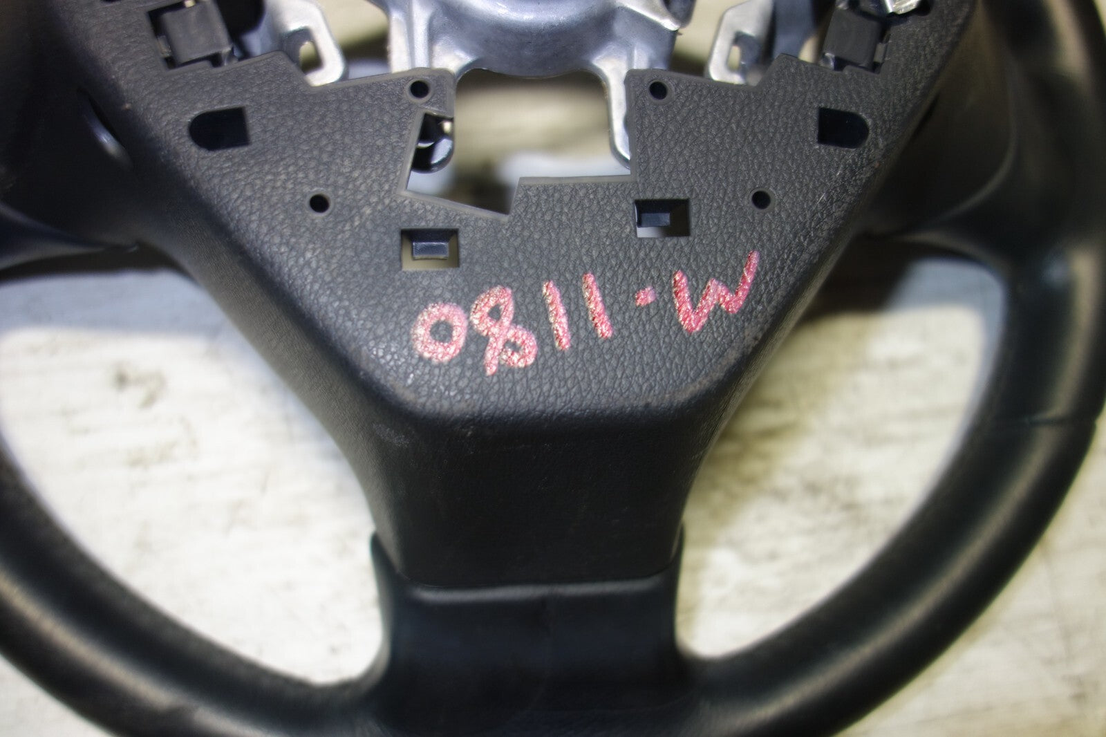 JDM 2005-2009 SUBARU LEGACY & OUTBACK MOMO STEERING WHEEL & HUB 05-2009 M-1180