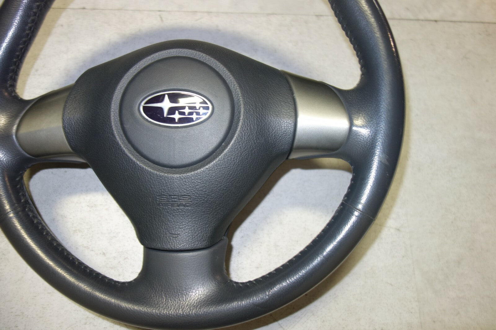 JDM 2005-2009 SUBARU LEGACY & OUTBACK MOMO STEERING WHEEL & HUB 05-2009 JD-1053