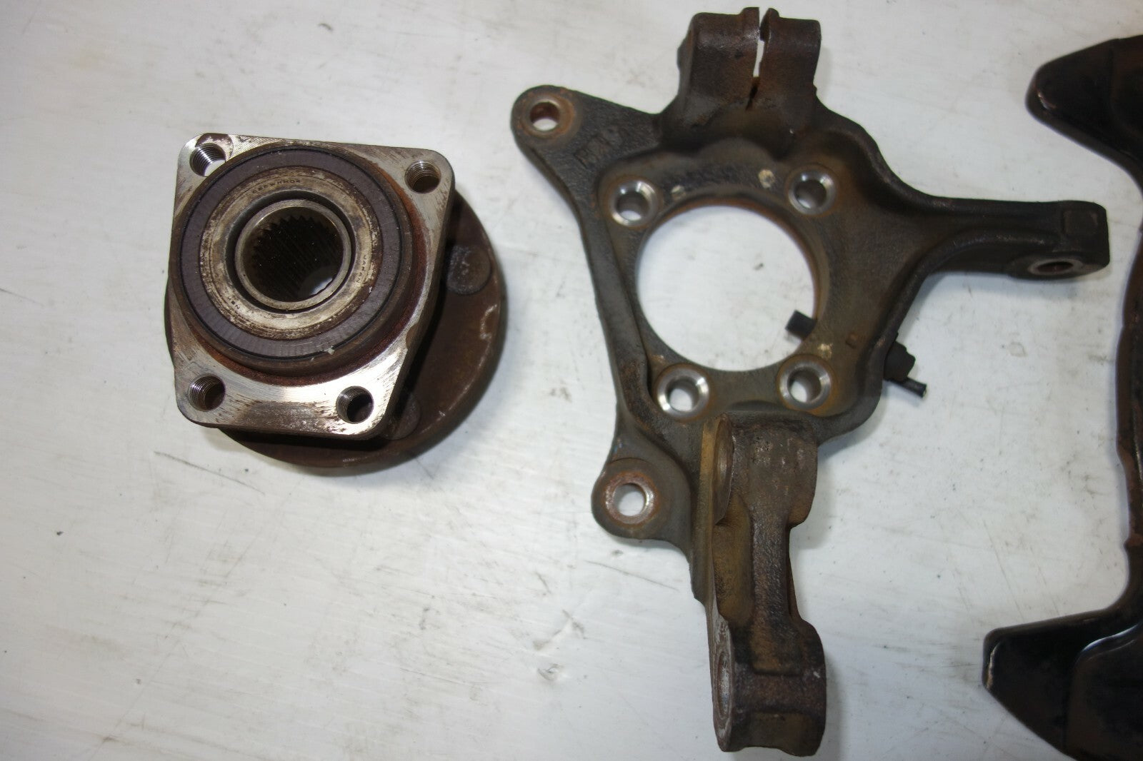JDM SUBARU IMPREZA WRX FRONT SPINDLE HUB KNUCKLE SUSPENSION RIGHT SIDE 2008-2014