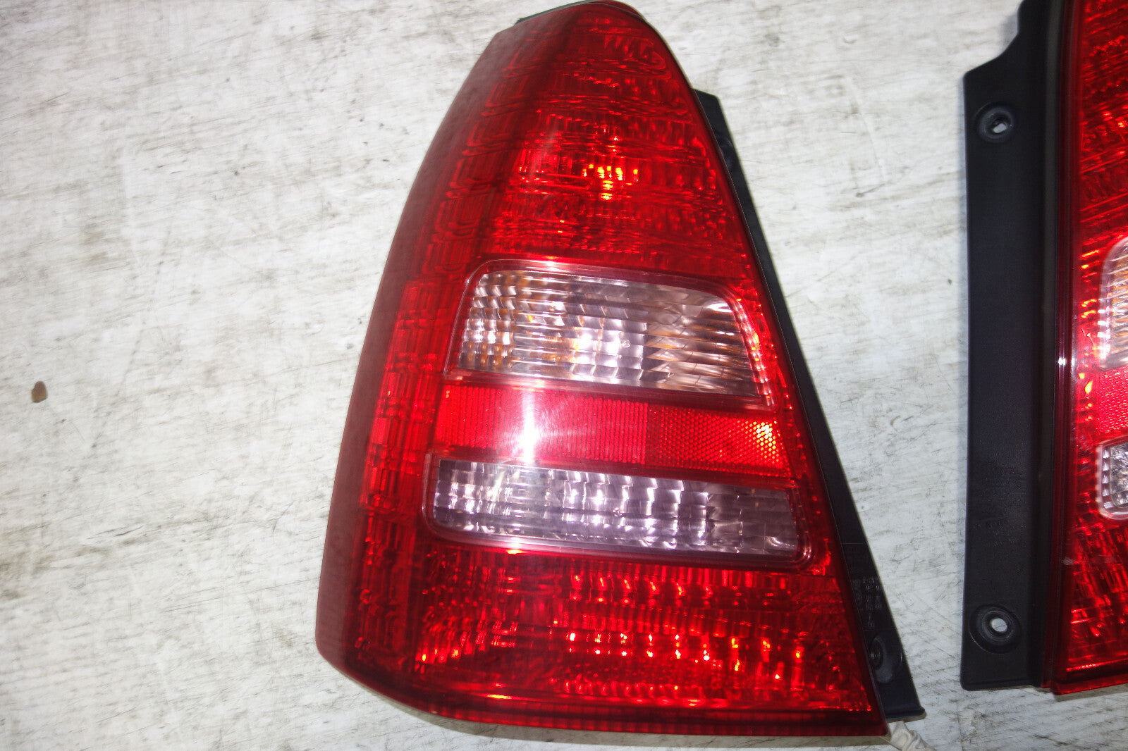 JDM Subaru Forester OEM Tail Lights Lamps Pair Right & Left JDM SG5 2003-2008