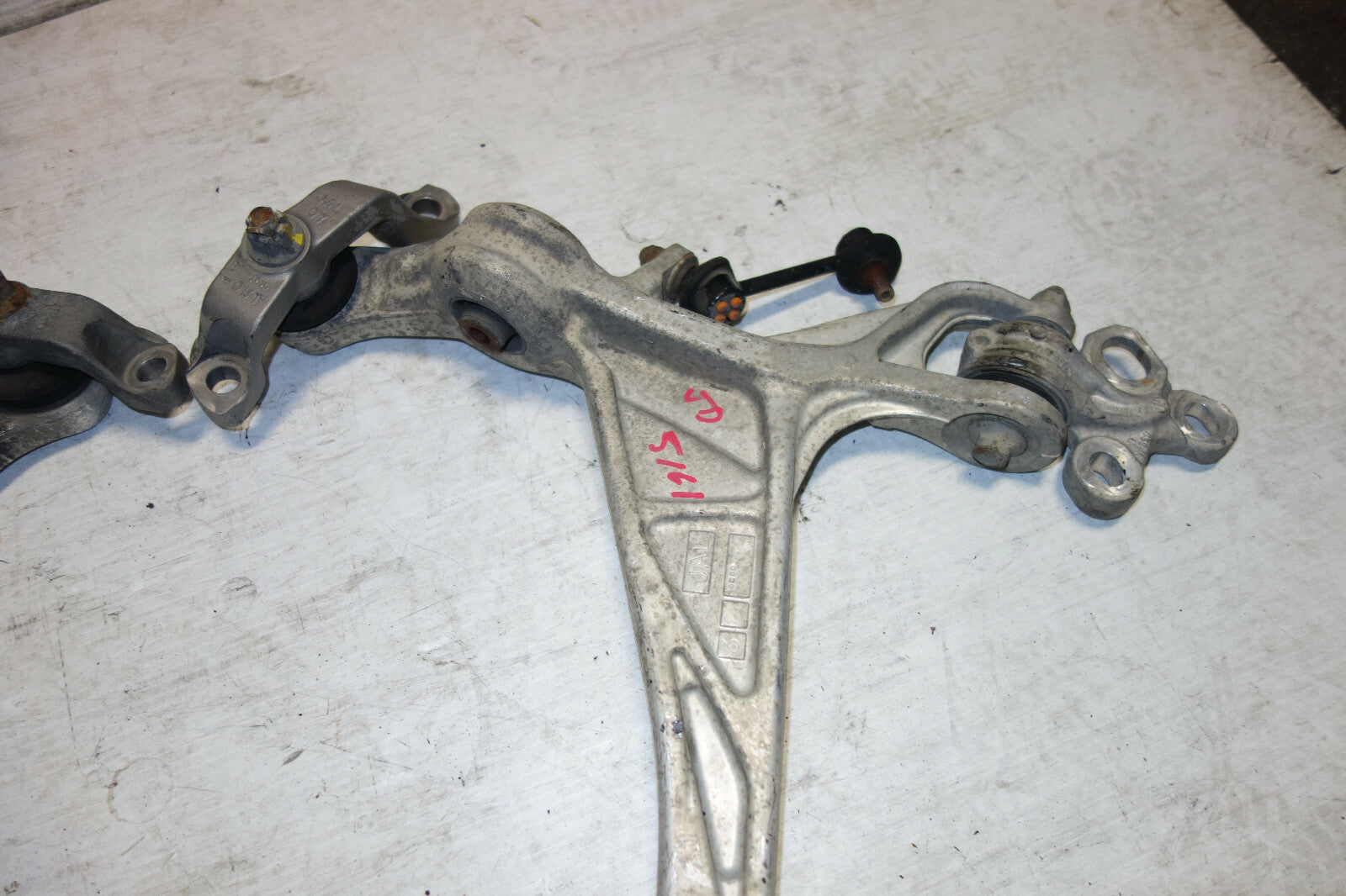 JDM Acura RL Front Lower Control Arms 2005 06 07 08 09 10 11 2012 KB1 3.5RL OEM