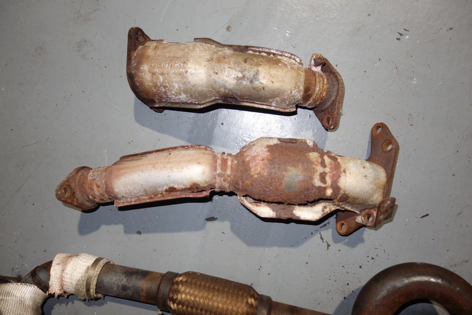 JDM 2000-2004 SUBARU LEGACY B4 EJ20 SUBARU EXHAUST  EXHAUST MANIFOLD TWIN TURBO