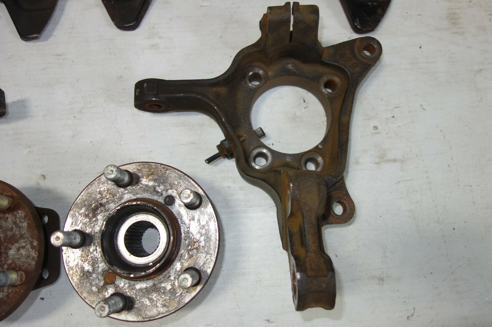JDM SUBARU LEGACY OUTBACK OEM FRONT SPINDLE HUBS BEARING PAIR SPINDLE 2005-2014