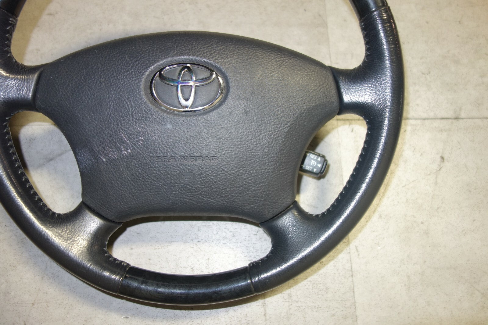 JDM Toyota Steering Wheel Estima ACR30 Used OEM Imported from Japan
