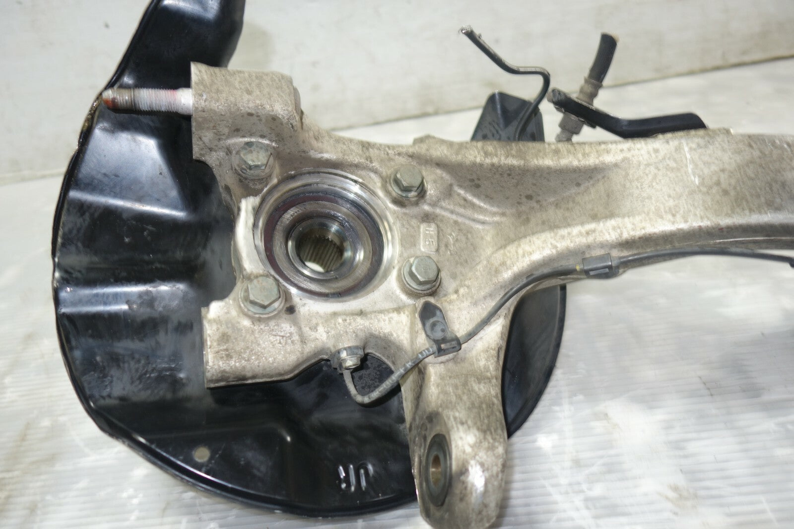 JDM 2005-2012 ACURA RL KB1  OEM FRONT RIGHT WHEEL HUB BEARING SPINDLE KNUCKLE RH