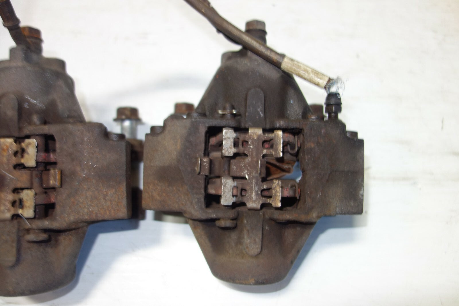 Lexus IS300 Rear Brake Calipers 2001 2002 2003 2004 2005 OEM Genuine Japan