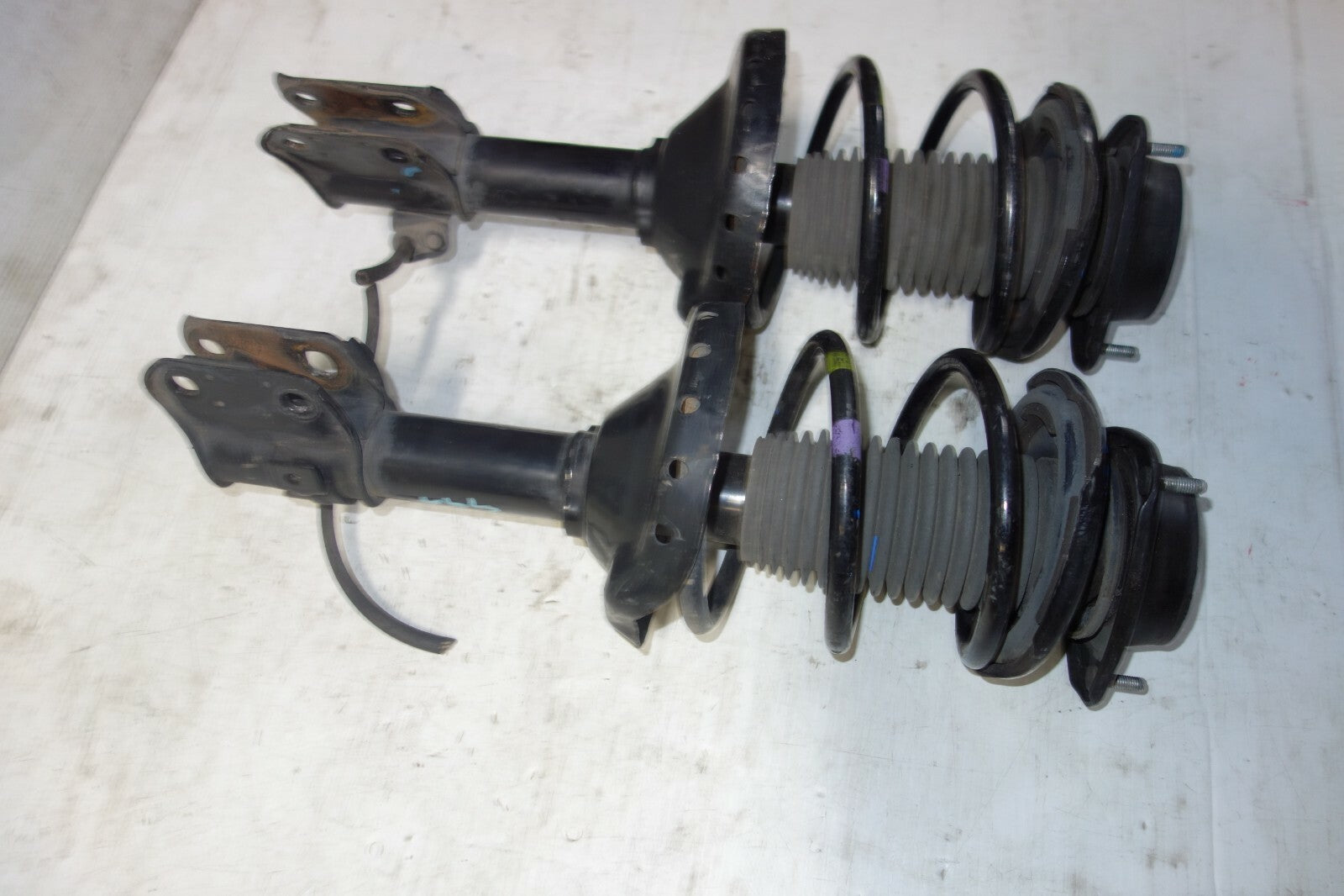 JDM Subaru Impreza WRX OEM Front Shocks Pair Genuine V9 Hawkeye 2006 2007