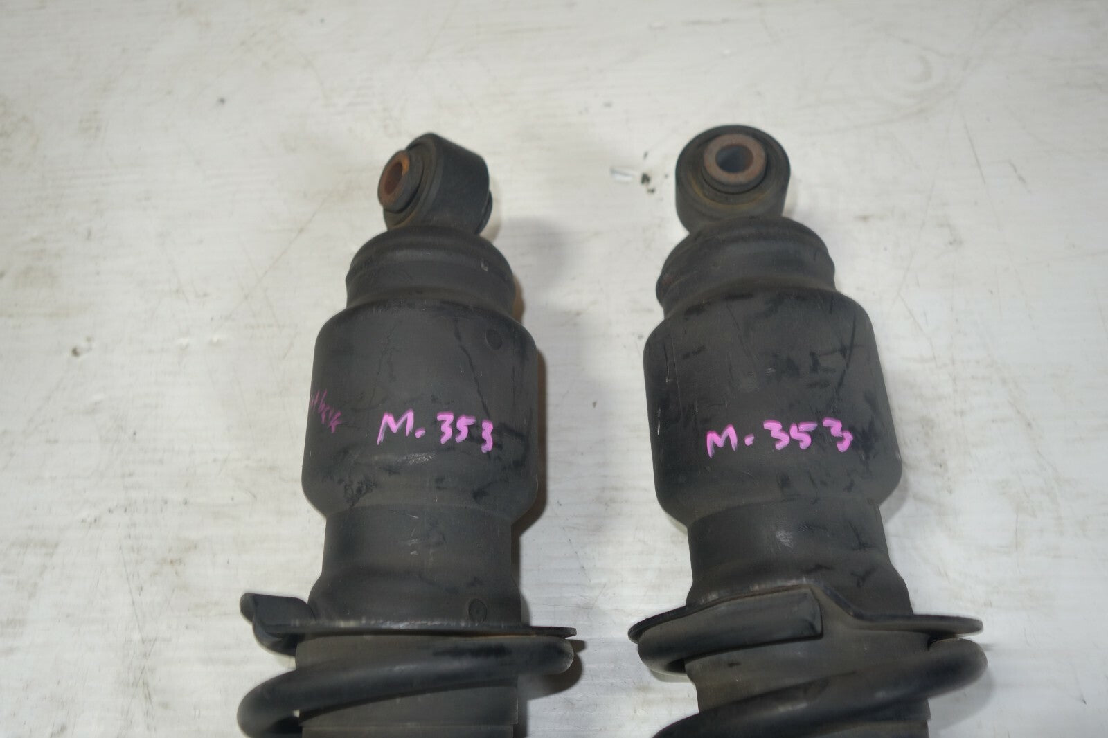 JDM 05-09 SUBARU LEGACY OUTBACK OEM KYB REAR SHOCKS STRUTS ASSEMBLY  WAGON ONLY