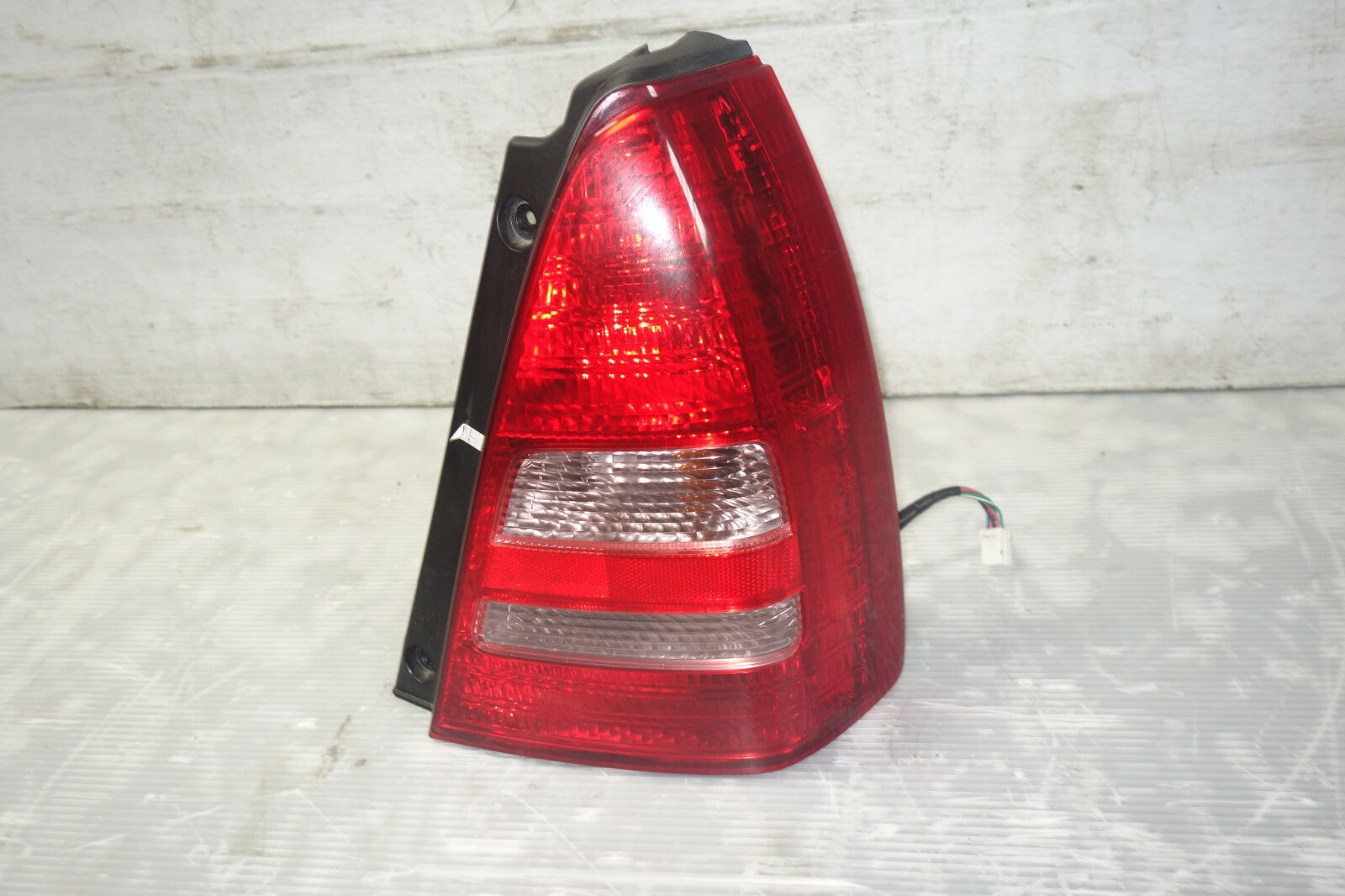 JDM 2003-2005 SUBARU FORESTER SG5 SG OEM TAIL LIGHT LAMP RIGHT SIDE 2003-2005